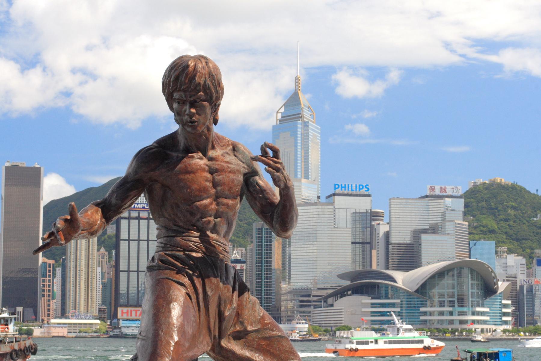 Hongkong gjør det bra på Internett. Her er en statue av Bruce Lee.Foto: Johnson Lau / Wikimedia Commons