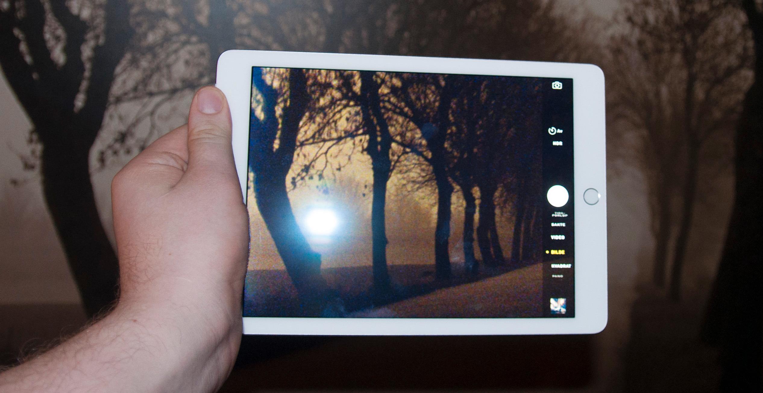 Selv om Apple lover bedre bilder fra iPad Air 2, sliter vi med å se for oss nettbrettkameraet som noe mer enn en nødløsning.Foto: Finn Jarle Kvalheim, Tek.no