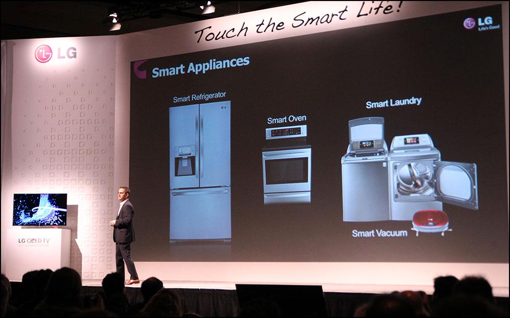 Alt skal være smart, og alt skal være koblet sammen. Det gjelder også kjøleskapet, vaskemaskin og støvsugeren din.Foto: Niklas Plikk, Hardware.no