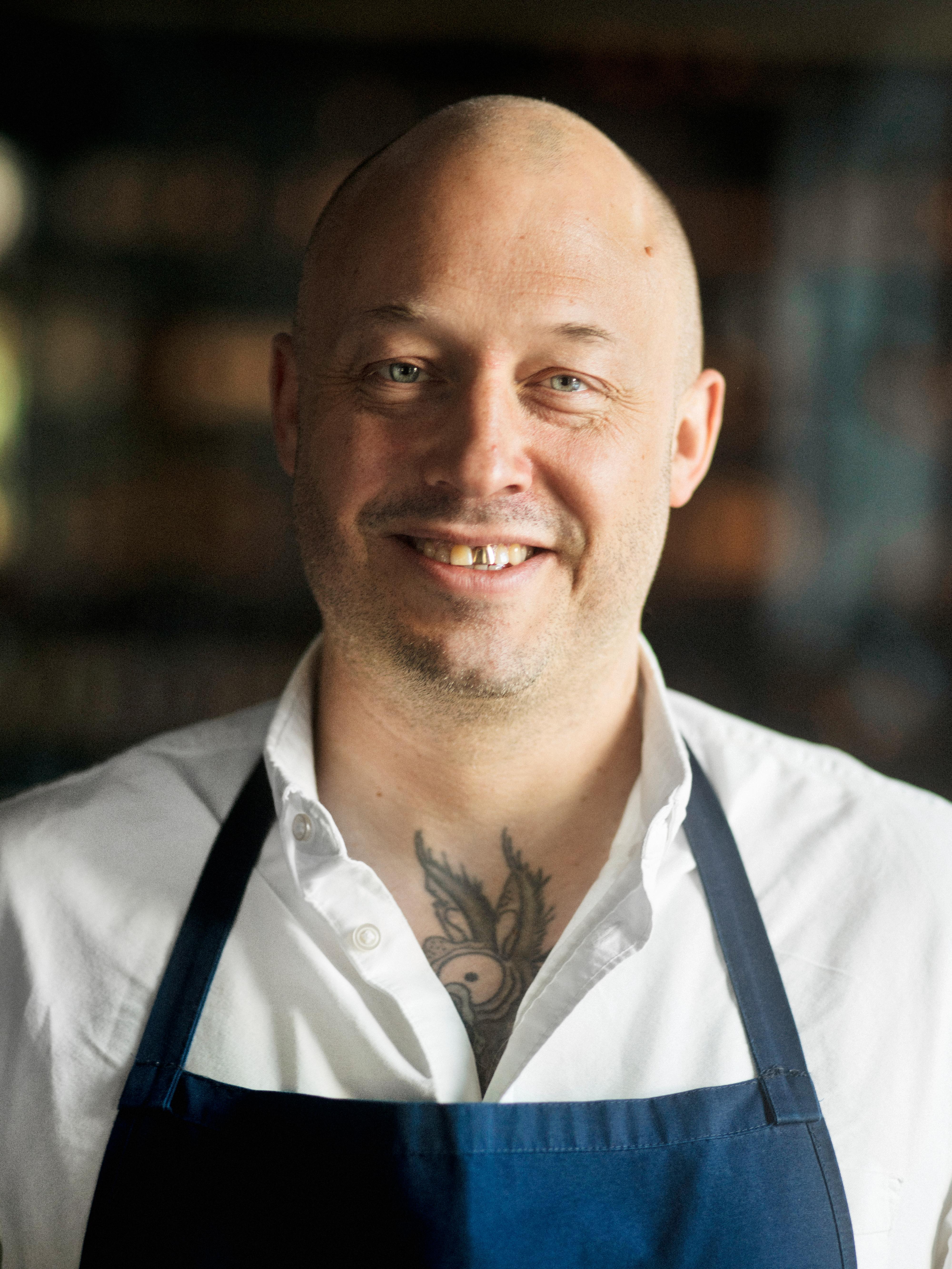 Kokken Christopher Haatuft fra Bergen har de siste årene skapt seg eg navn i både hjembyen og Norge - spesielt etter at restauranten hans Lysverket fikk en Michelinstjerne i 2022.