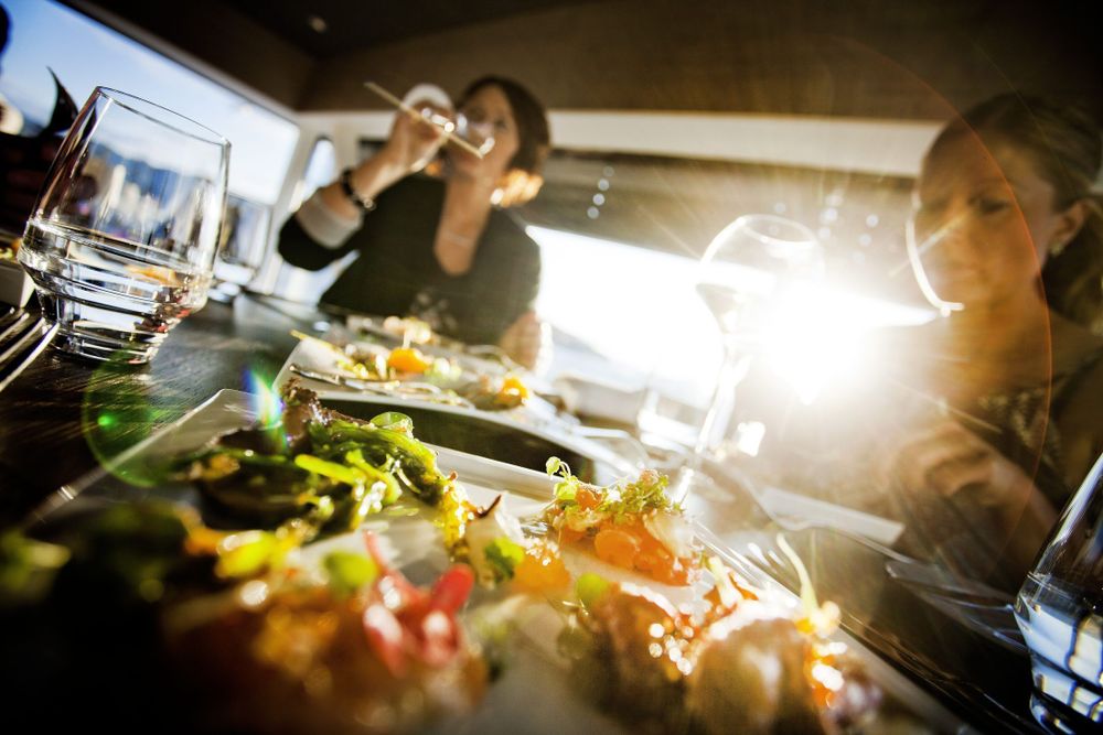På ferie spiser vi gjerne mye på restaurant. Det kan blir dyrt, både for lommeboka og kaloribudsjettet.