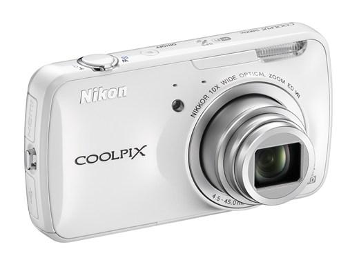 Nikon Coolpix S800c kjører Android-OS.