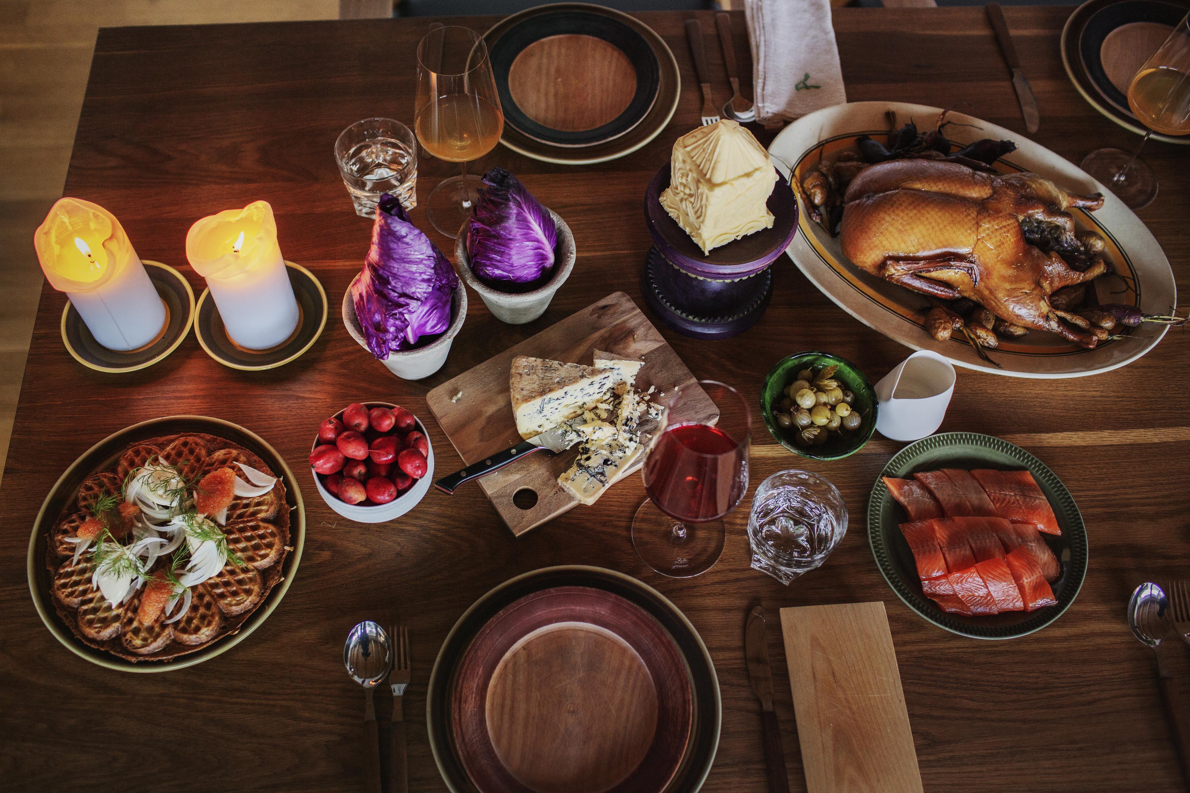 HYGGE 2020: Dekk et lekker bord og spis god mat med dine nærkontakter. Vil dere være flere, kan dere jo møtes på nettet?