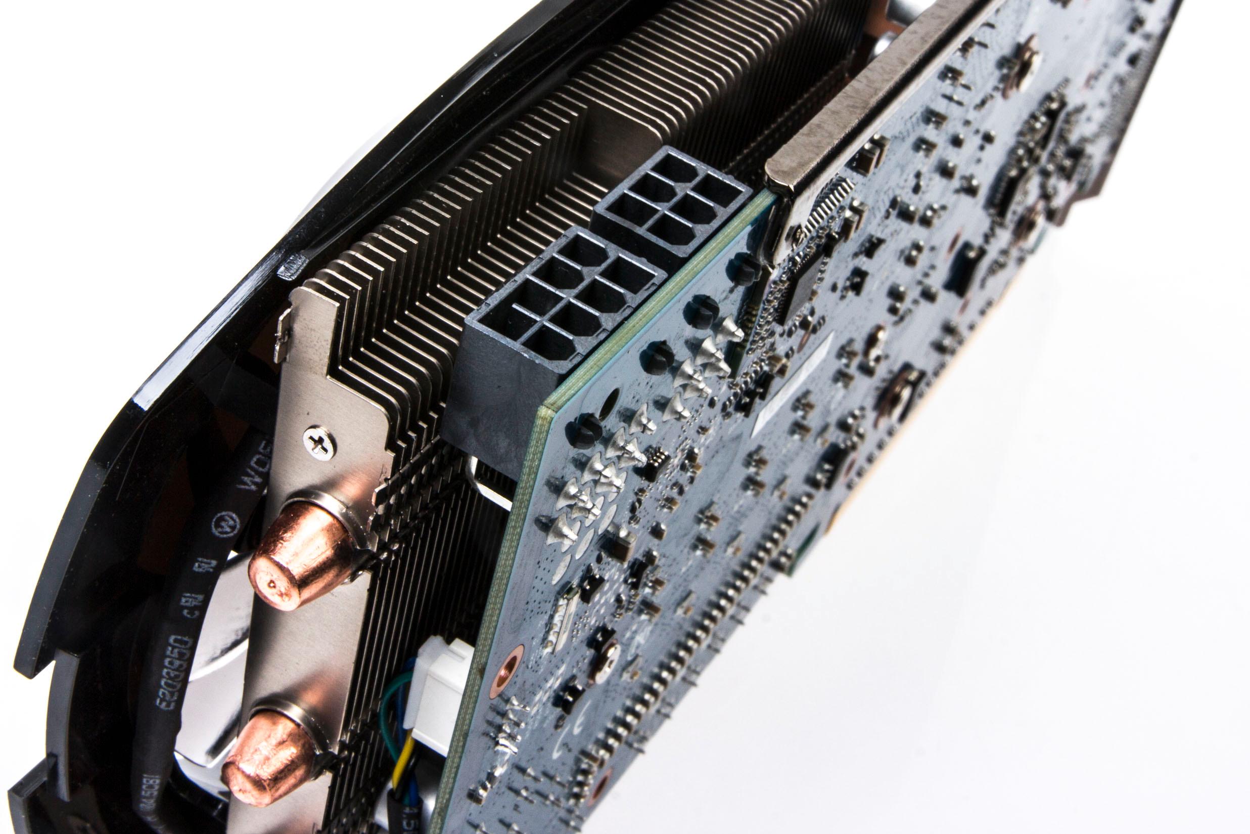 Gigabyte sin GeForce GTX 760 krever en 8-pins PCIe-plugg i tillegg til en 6-pins.Foto: Varg Aamo, Hardware.no