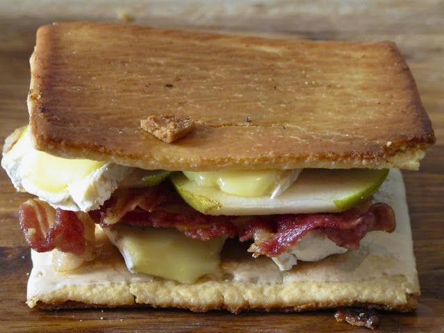 Bacon, noen mener alt blir bedre med bacon og det ser virkelig slik ut på denne fra Grilled cheese social.