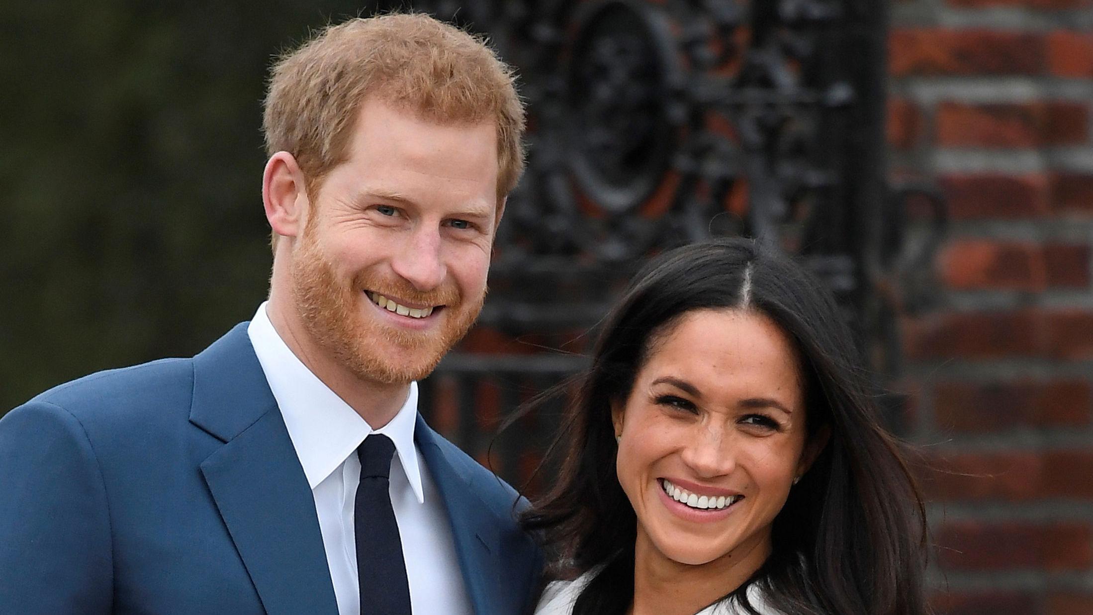 KONGELIG BRYLLUP: Prins Harry og Meghan Markle poserte for pressen etter offentliggjørelsen av forlovelsen i fjor. Foto: Toby Melville/Reuters
