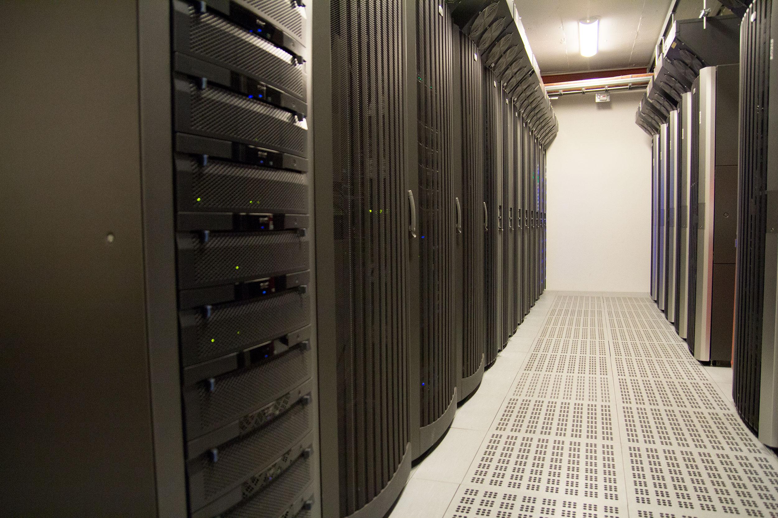 Serverparken inneholdt langt flere lagringsbokser før – men med stadig større disker har det blitt mindre plassbehov.Foto: Jørgen Elton Nilsen, Hardware.no