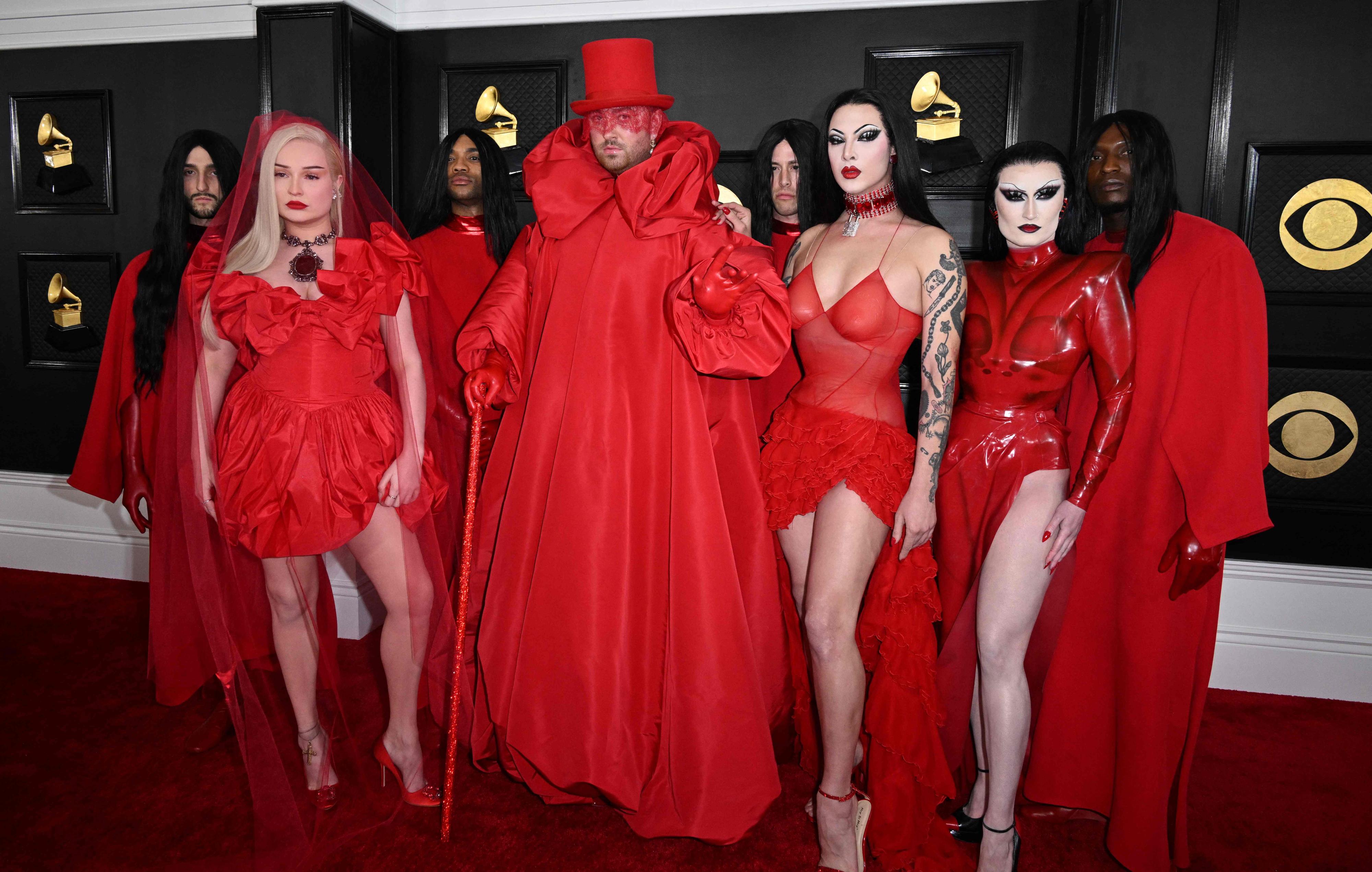 Sam Smith og gjengen så også rødt under nattens Grammy Awards.