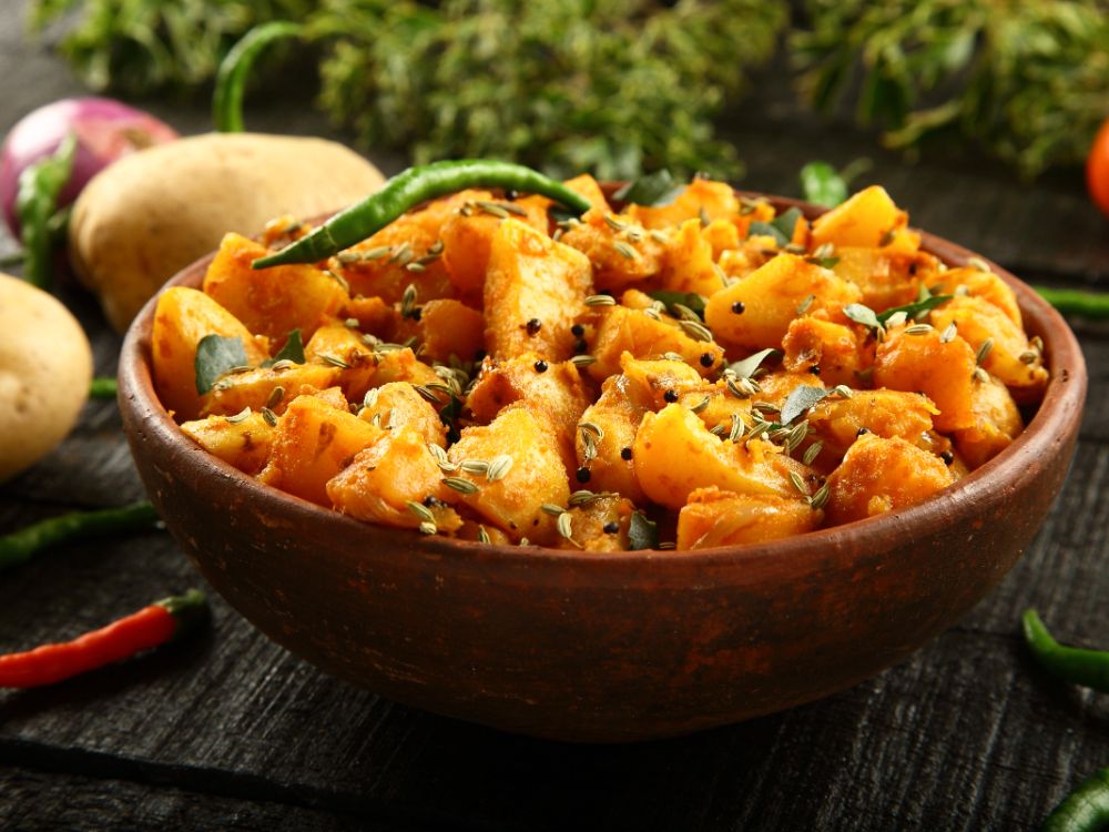 Vegetariska grytor är ofta snabba att laga och fyllda med goda smaker. Här en indisk Aloo gobi med senapsfrön.