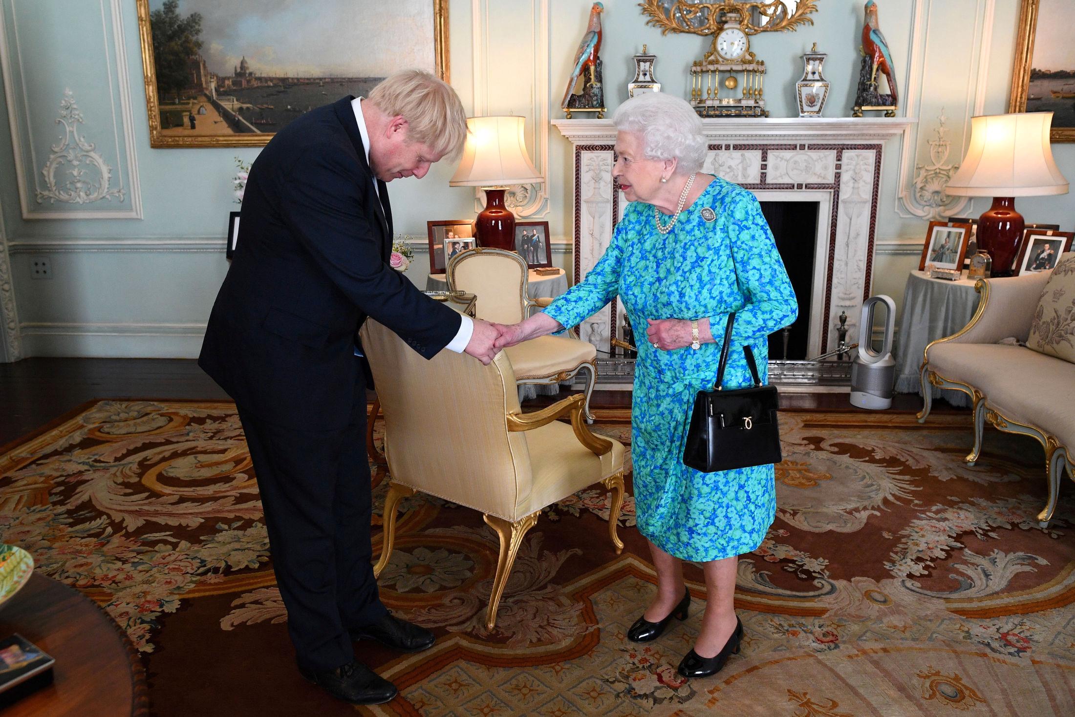 MER STRIGLET: Da Boris Johnson fikk statsministeroppdraget av dronning Elizabeth 24. juli så det ut til at han hadde en mer striglet stil og sveis enn det han har hatt tidligere. Foto: Reuters.