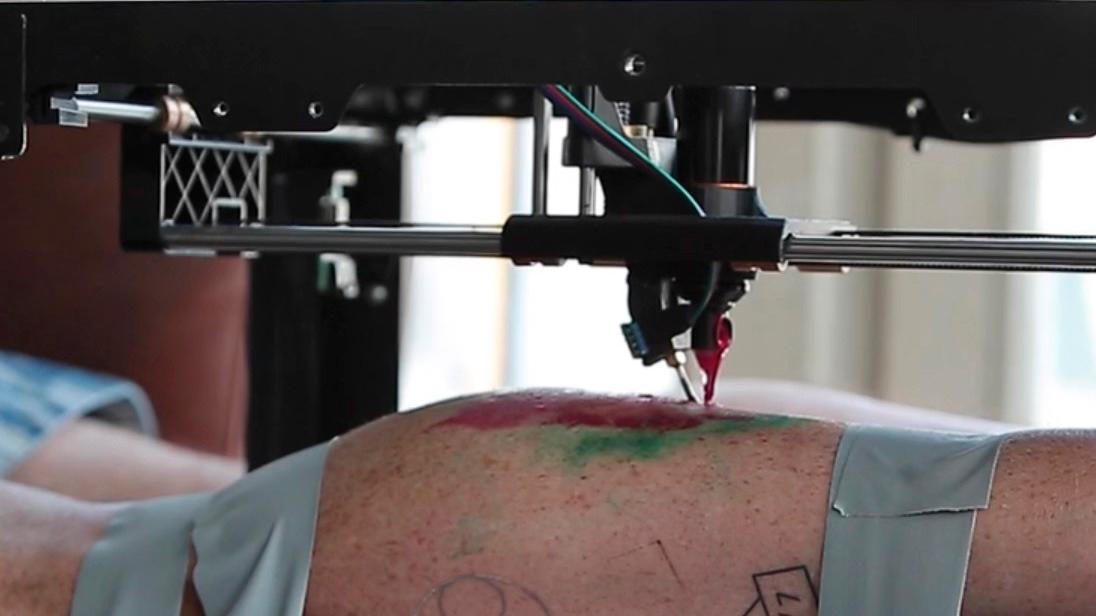 Slik forvandlet de en 3D-skriver til en fungerende tatoverings-maskin