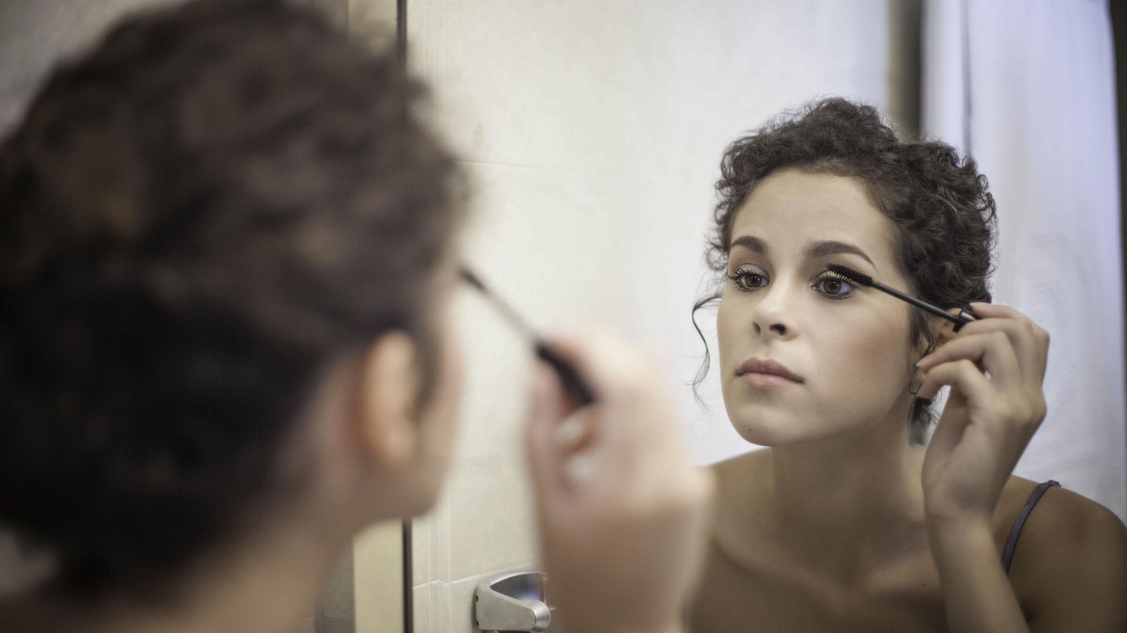 EN ØYEÅPNER: Maskara er helt essensielt for mange jenter. Foto: Getty Images