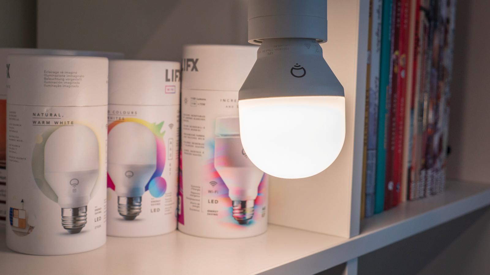 Siden LIFX mangler pærer med E14-sokkel, og ikke har egne lysbrytere o.l. vi kan legge i LIFX-appen, tenker vi at LIFX-pærene og lampene passer best for deg som vil bruke dem i et annet smarthjemsystem, eller som ikke skal lage et så stort system.