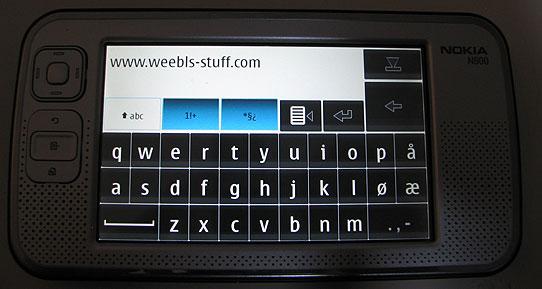 Om du bruker fingrene i stedet for pekepennen, får du automatisk opp et tastatur som passer bedre til formålet.