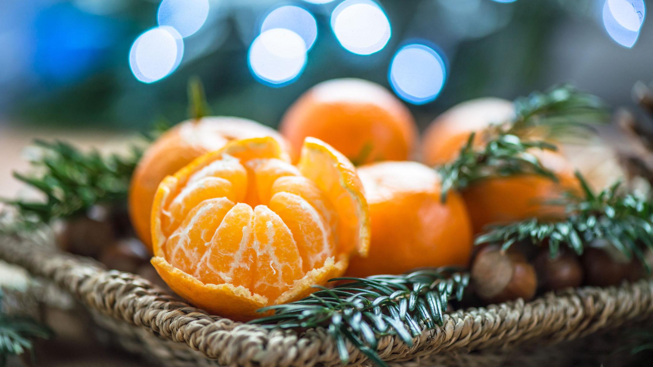 O, STORE FRUKT: Klementiner er å oppdrive året rundt, men det er i disse juletider nordmenn spiser mest av frukten. Foto: Anna Mente/NTB Scanpix.