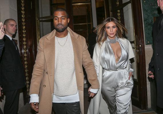 KJENDISDUO: Kanye og Kim er ofte på motevisninger sammen. Her er paret i Paris i januar i år. Foto: Getty Images