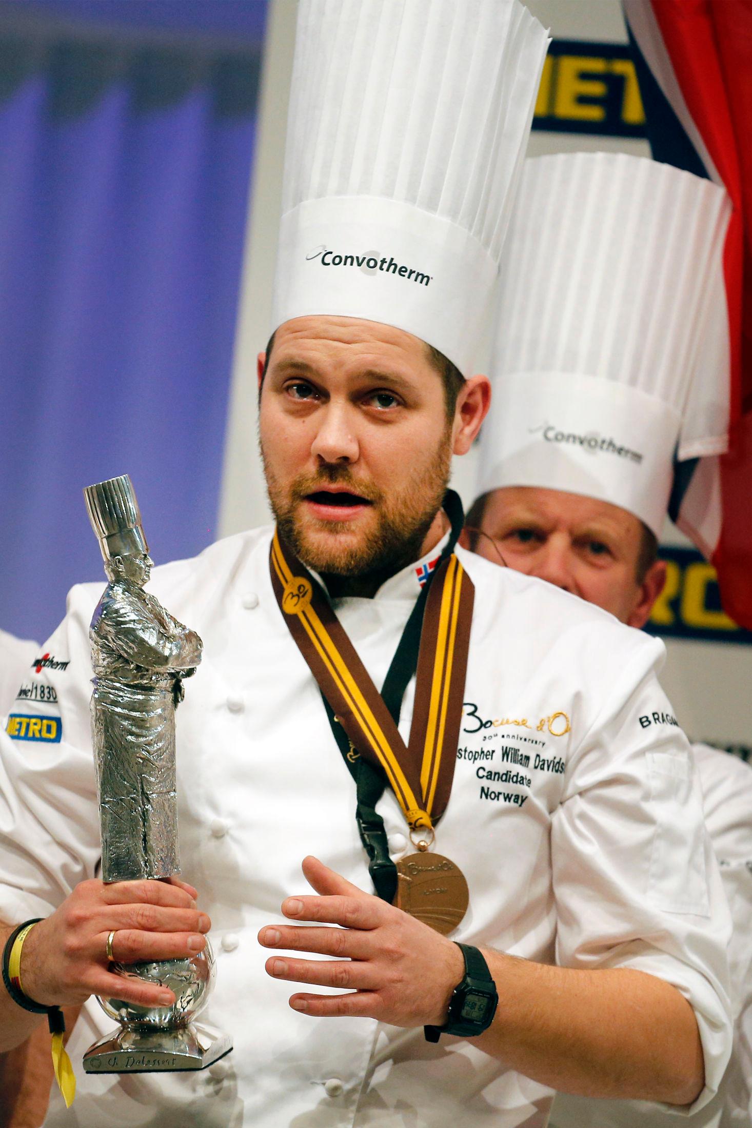 MESTERKOKK: Christopher Davidsen vant sølv i kokkekonkurransen i 2017. Foto: Laurent Cipriani/AP