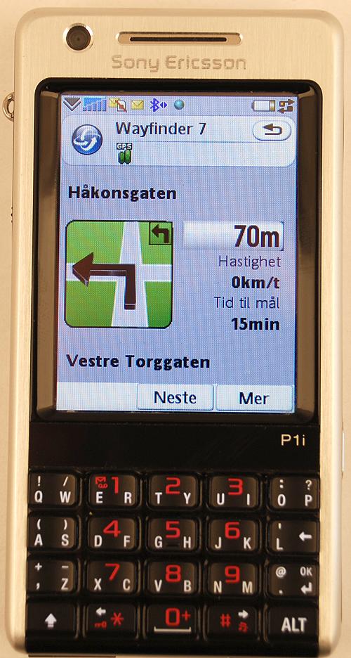 Sony Ericsson P1i er veldig enkel å følge under kjøring takket være klare og enkle instrukser.