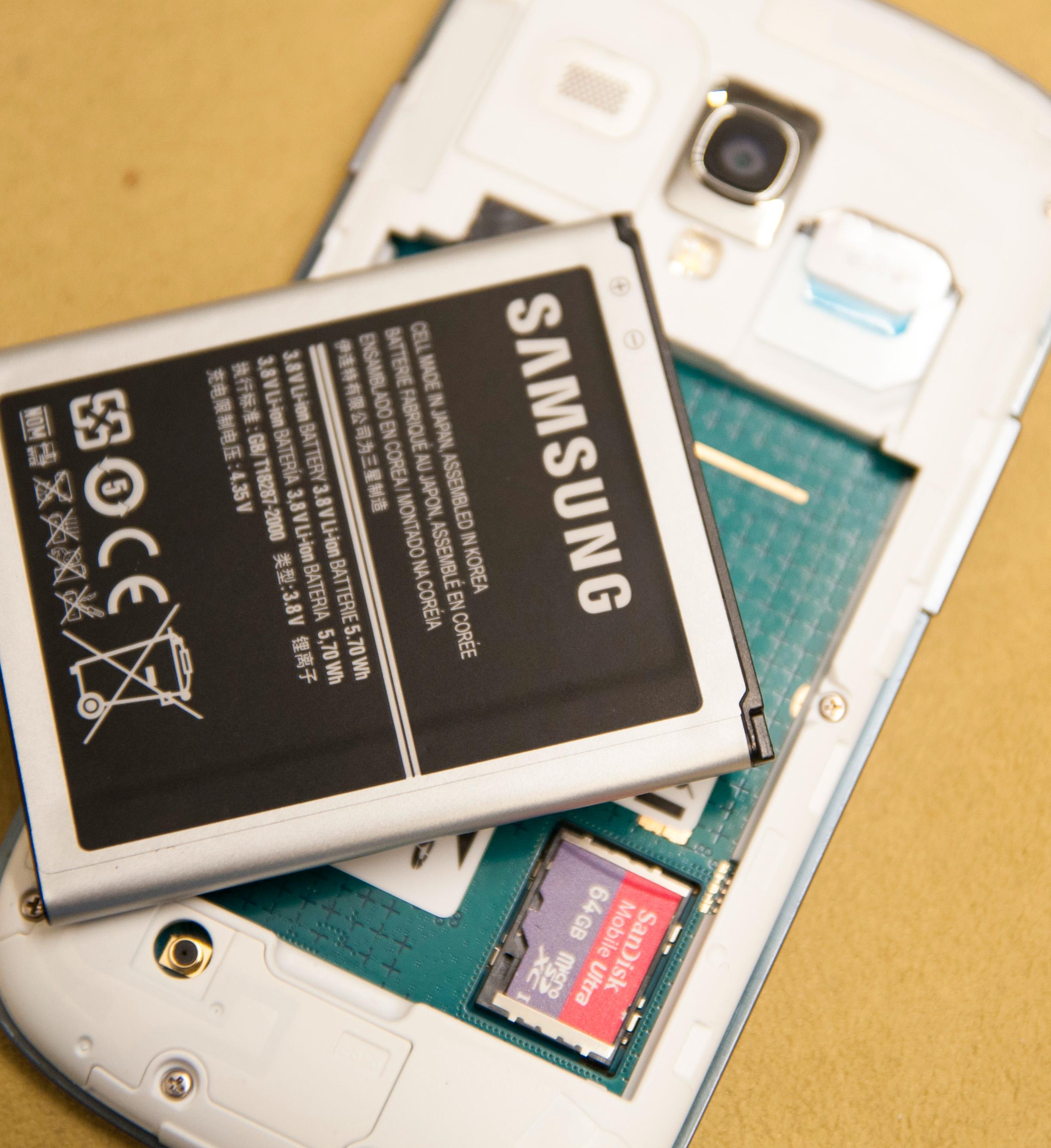Galaxy S III Mini kommer med 8 GB innebygget minne, og i underkant av 5 GB du kan bruke. Heldigvis fungerer den helt fint med store minnekort som kan kjøpes utenom.