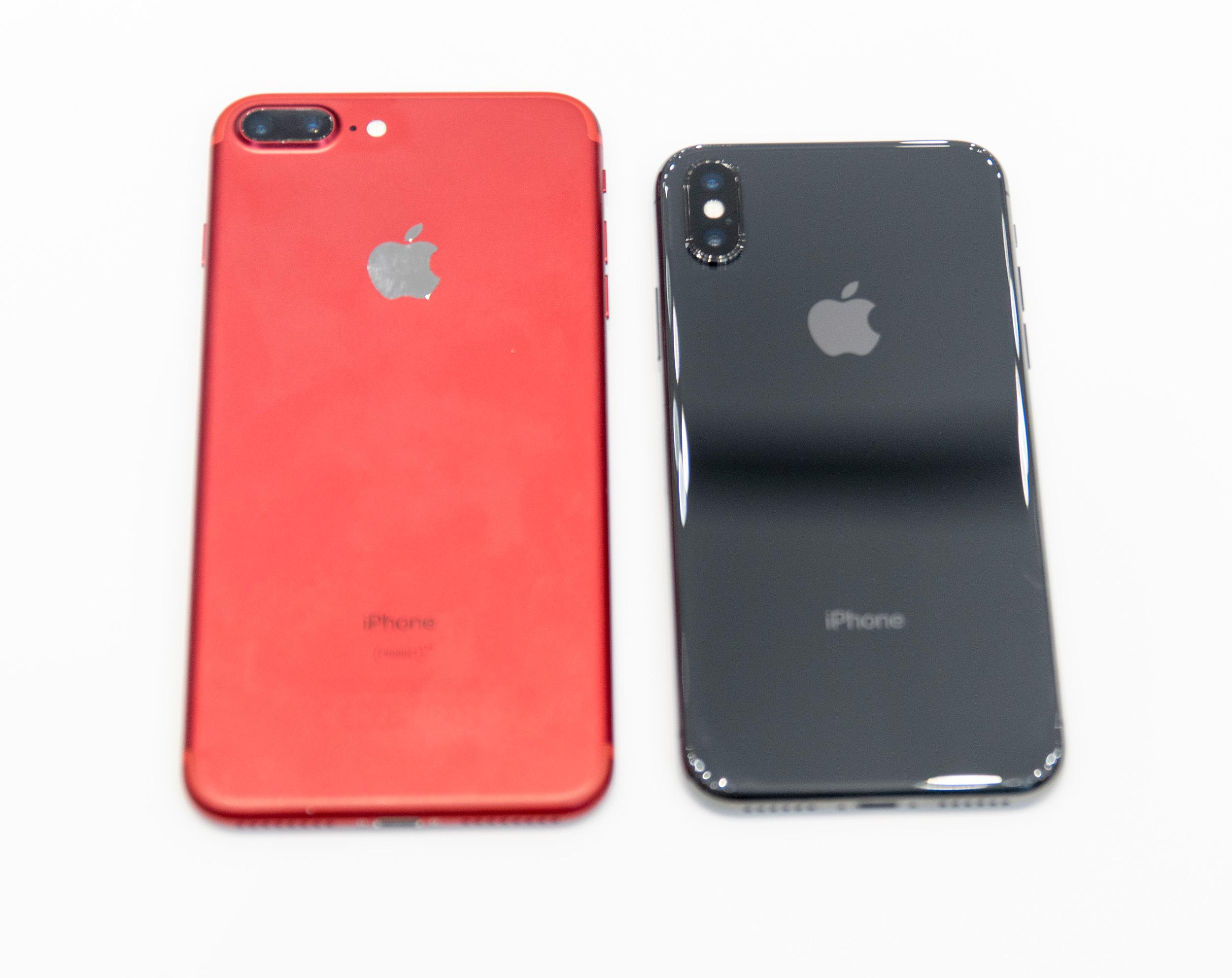 iPhone 7 Plus til venstre, iPhone X til høyre.