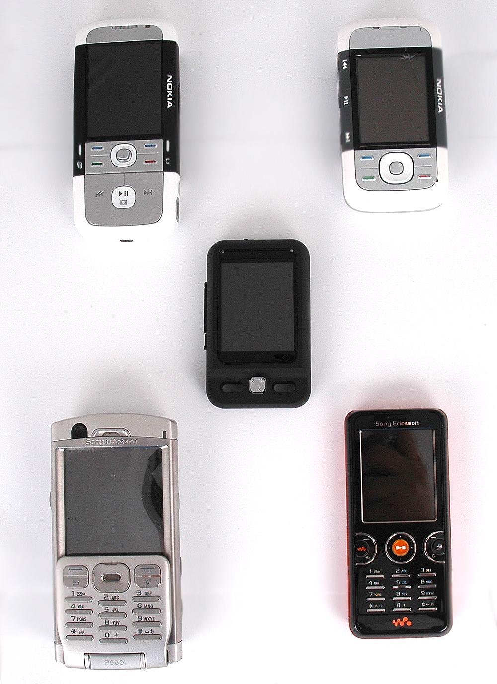Alle telefonene på bildet har flere teknologier enn N2. Men N2 er definitivt minst.