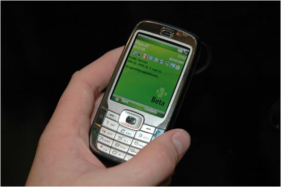 HTC S710 skjuler et fullt qwerty-tastatur. Foto: Einar Eriksen