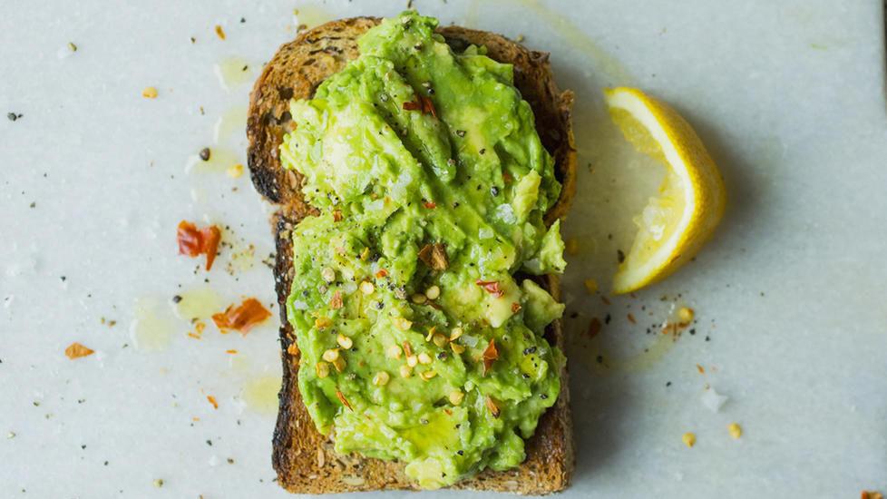 GODT OG GRØNT: Noen ganger er det få ting som frister mer enn en crispy toast med avocado på. Foto: Sara Johannessen/VG