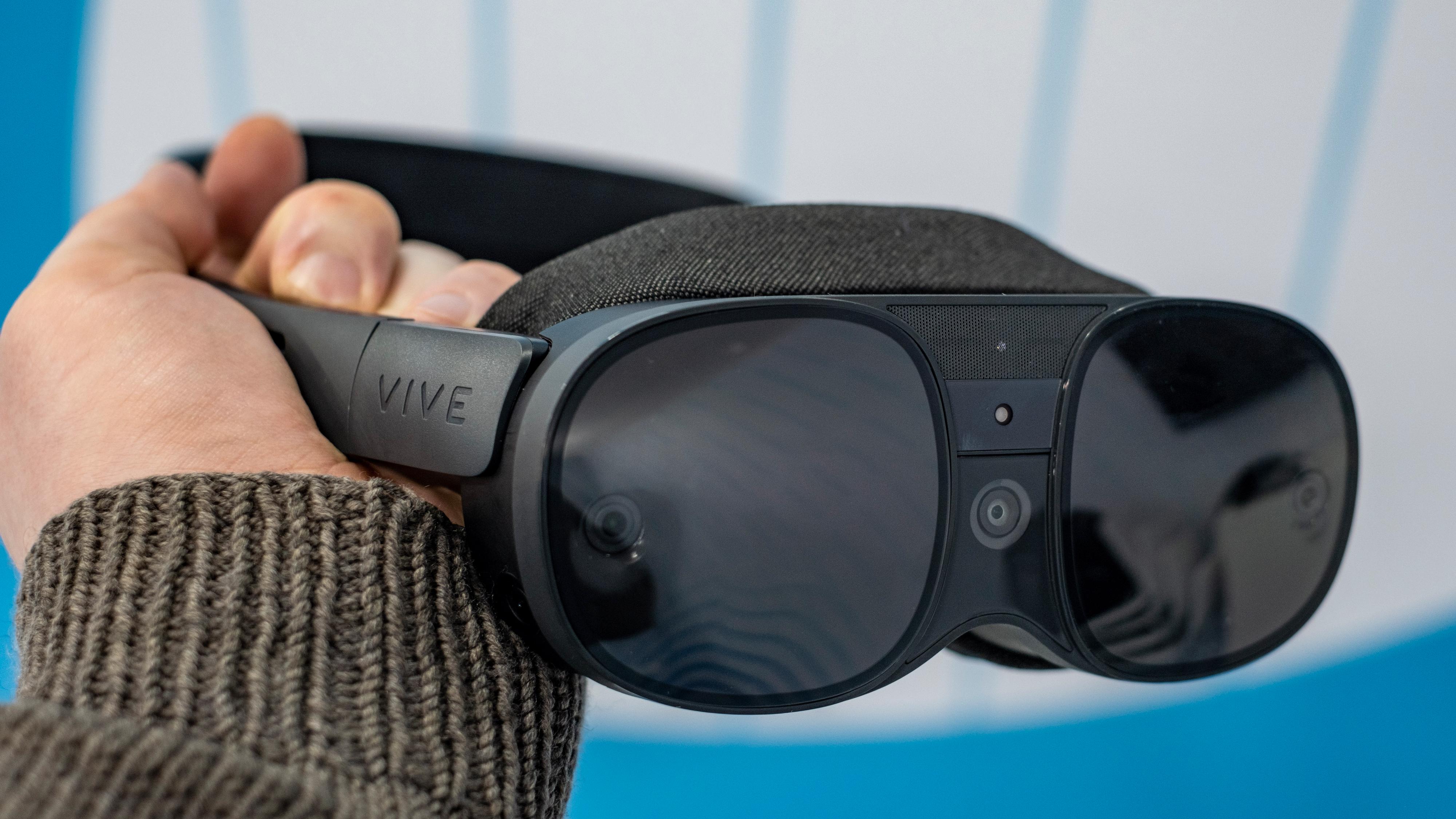 VR-briller har blitt små og lette sammenliknet med de digre konstruksjonene vi fikk se da moderne VR gjorde sin debut med de første brillene fra Oculus og Vive for 7–8 år siden.