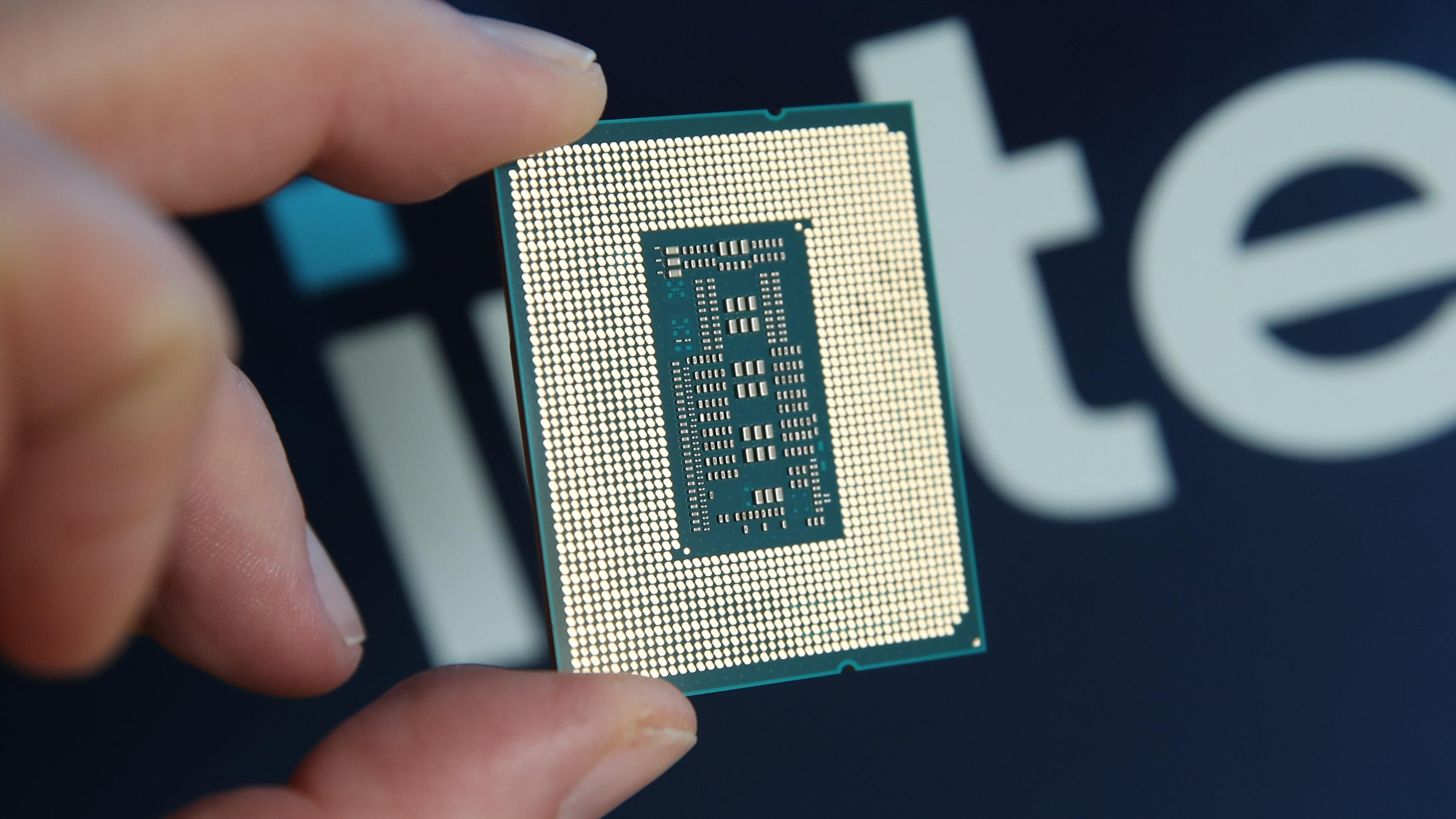 Intels nye prosessorer har de samme 1700 kontaktpunktene som forrige generasjon og kan brukes med de samme hovedkortene.