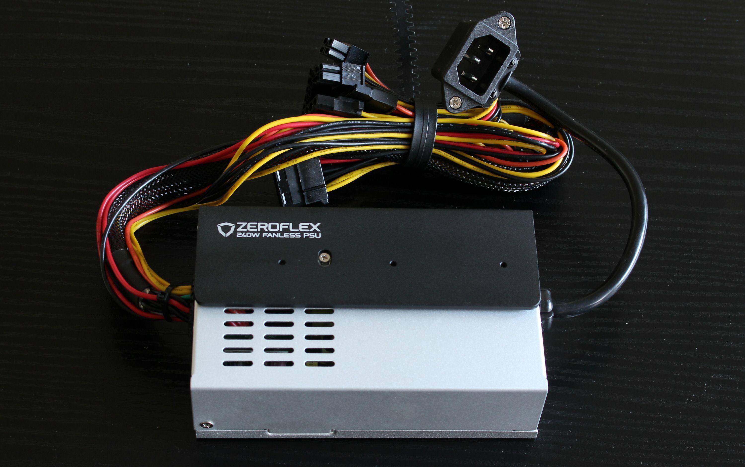Vi testet DB4 med Streacoms egen ZF240, en svært effektiv og vifteløs strømforsyning.
