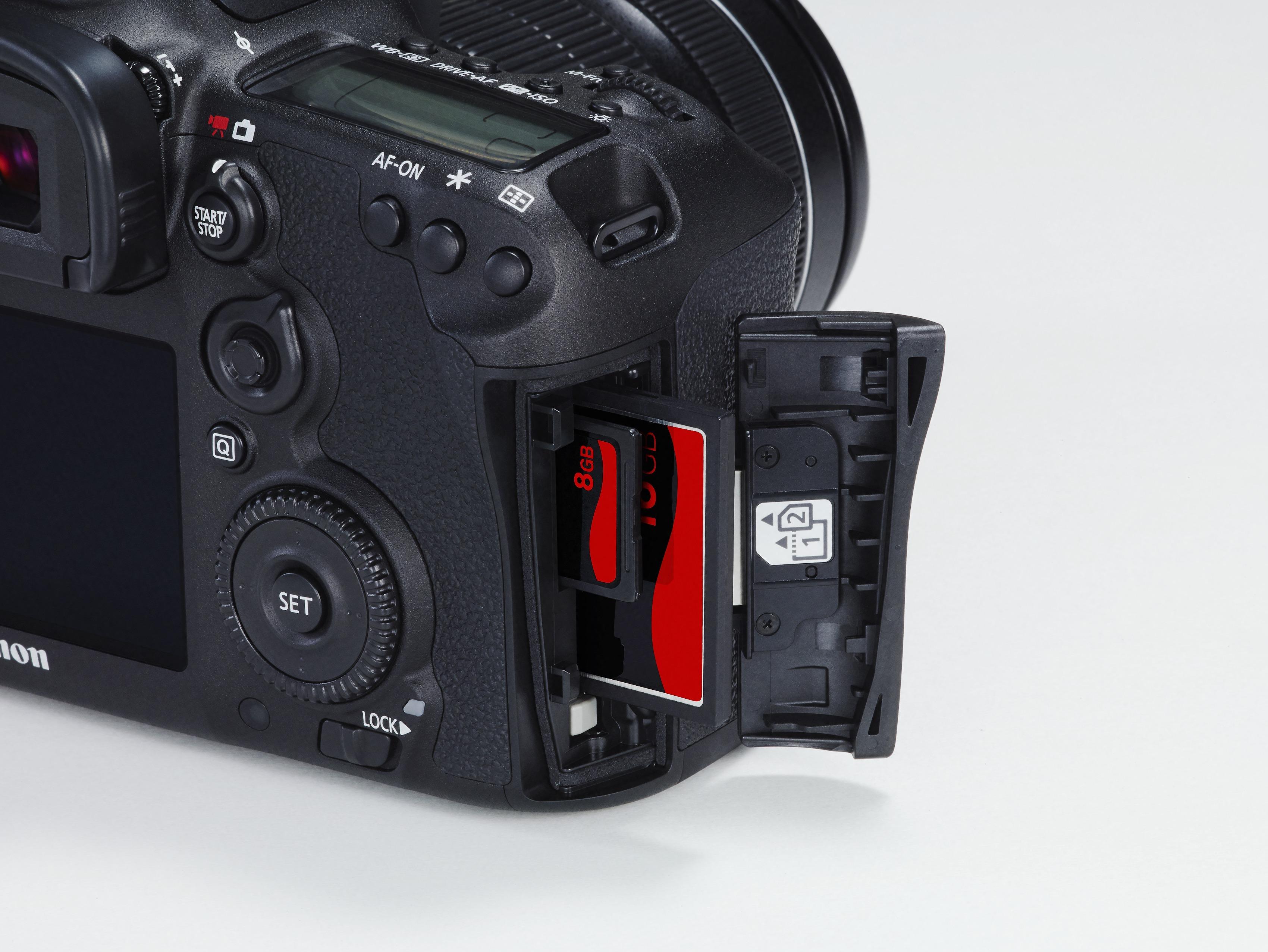 7D Mark II har doble kortplasser. (Foto: Canon)