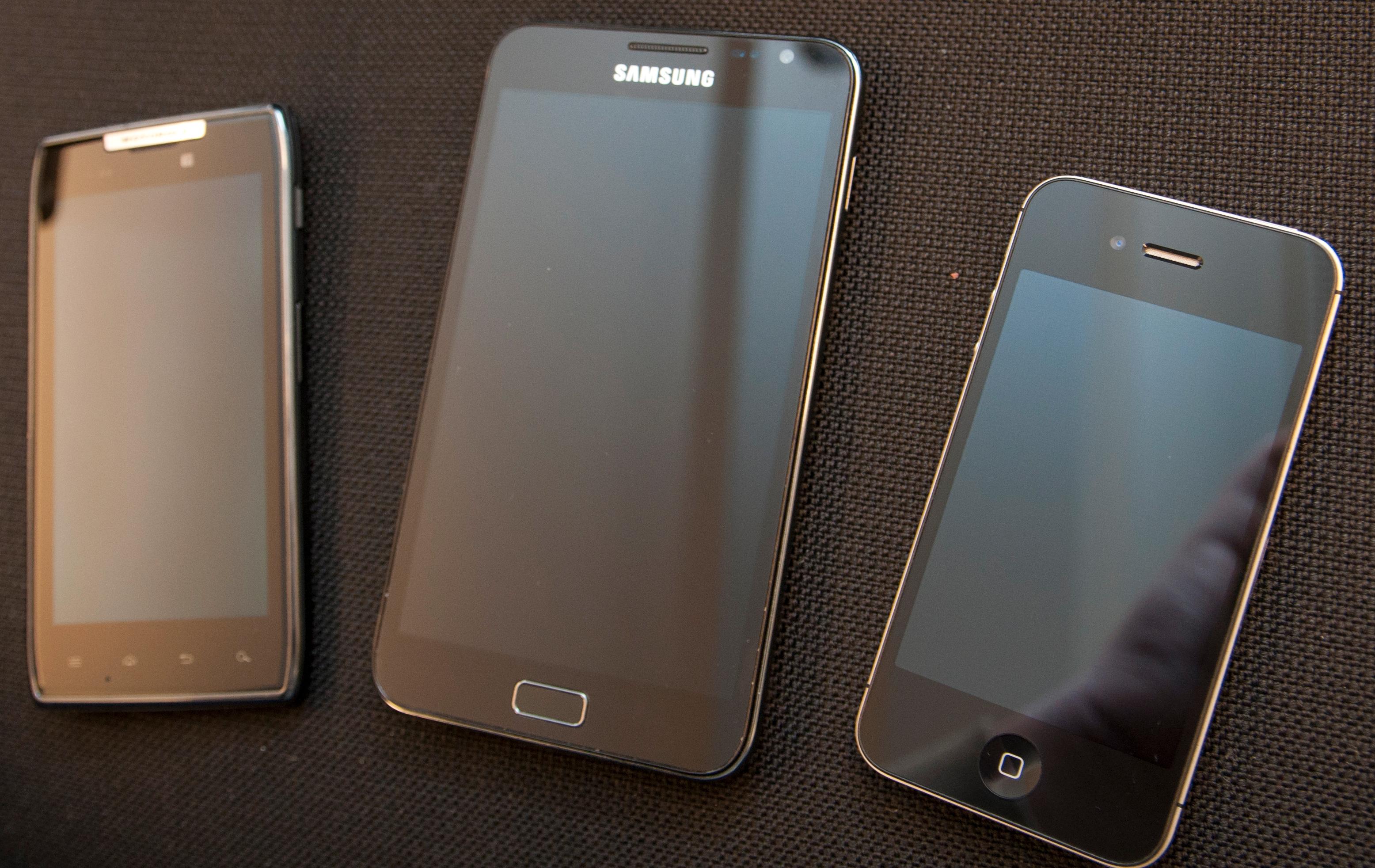 Motorola Razr, Samsung Galaxy Note og iPhone 4S var blant telefonene vi brukte i testperioden.