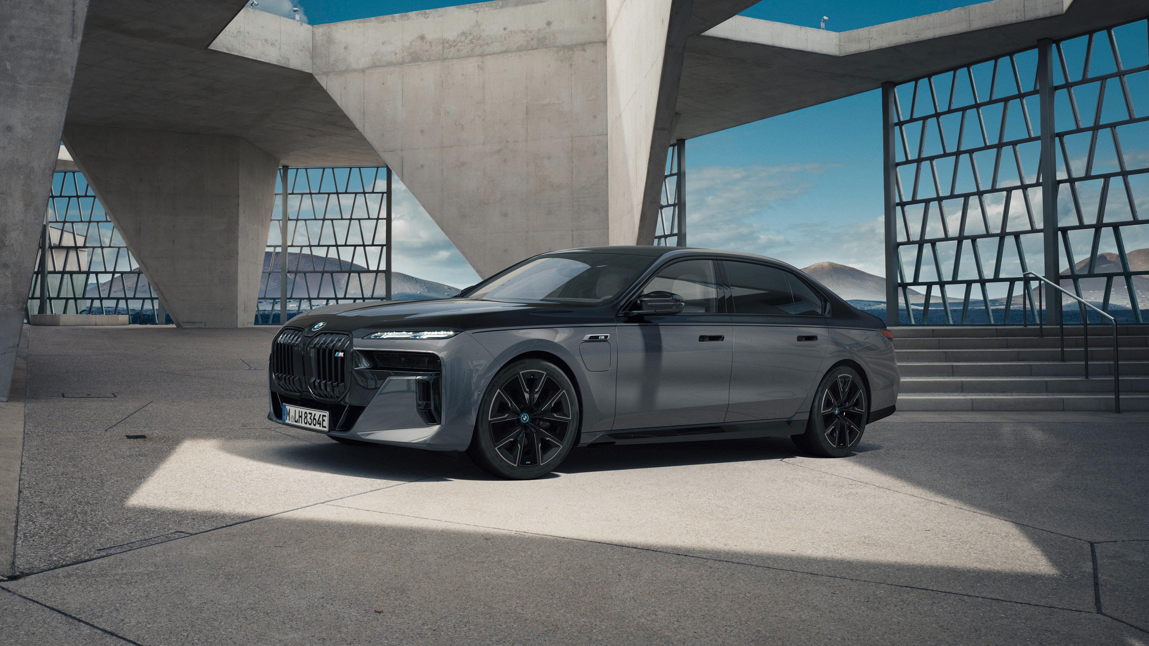 BMWs nye 7-serie kommer for første gang i helelektrisk versjon. Den ser ut til å bli en direktørbil av dimensjoner. 