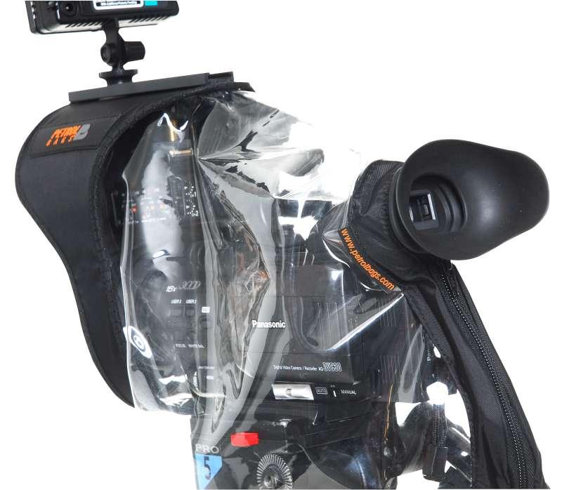 MOT REGN: Petrol leverer regntrekk til de fleste typer kameraer, og er mye brukt i bransjen.