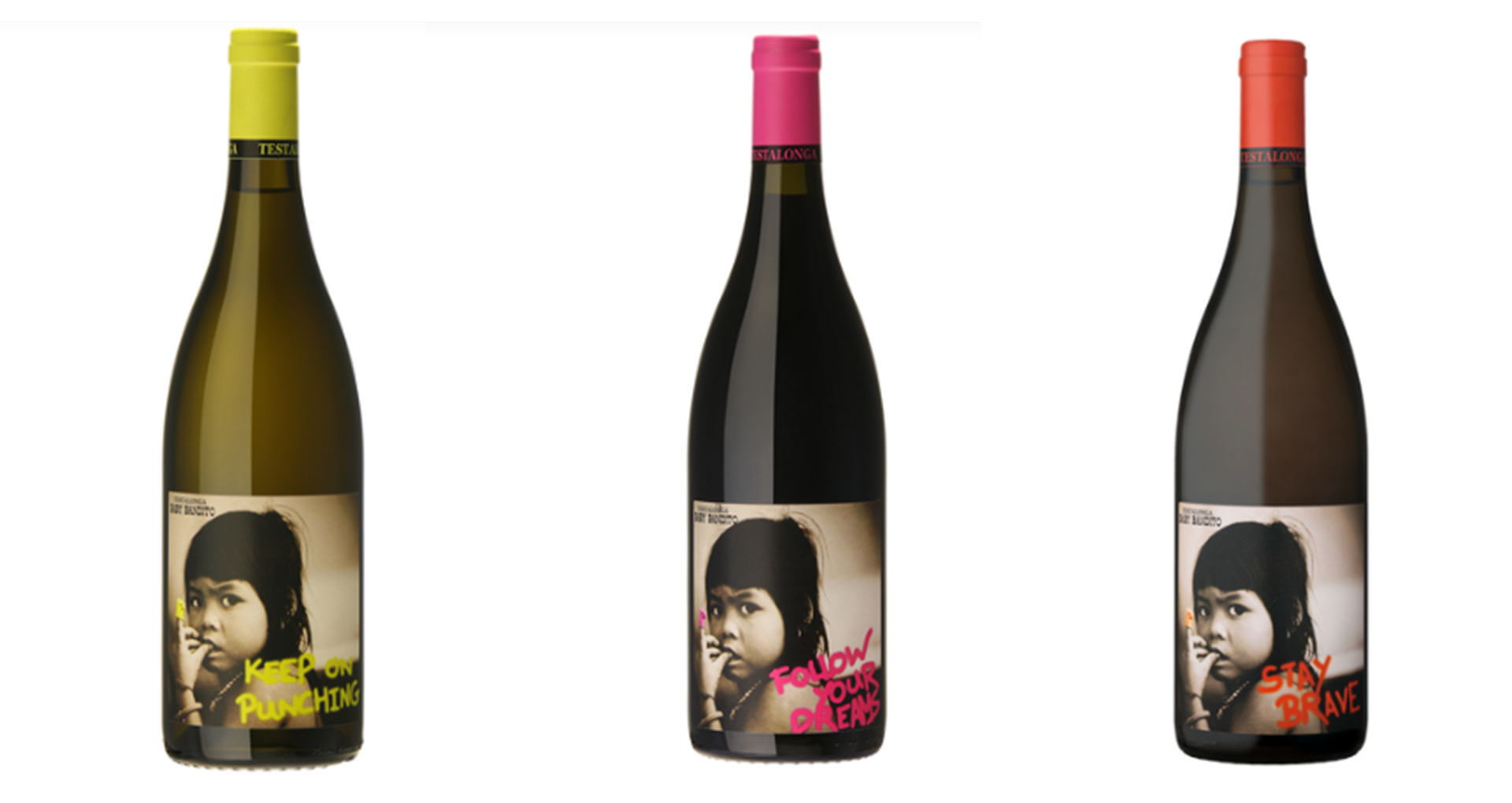 FÅR KRITIKK: På dette bildet ser man tre av fire vinflasker i serien «baby bandito». Etikettene er forholdsvis like på alle flaskene. 