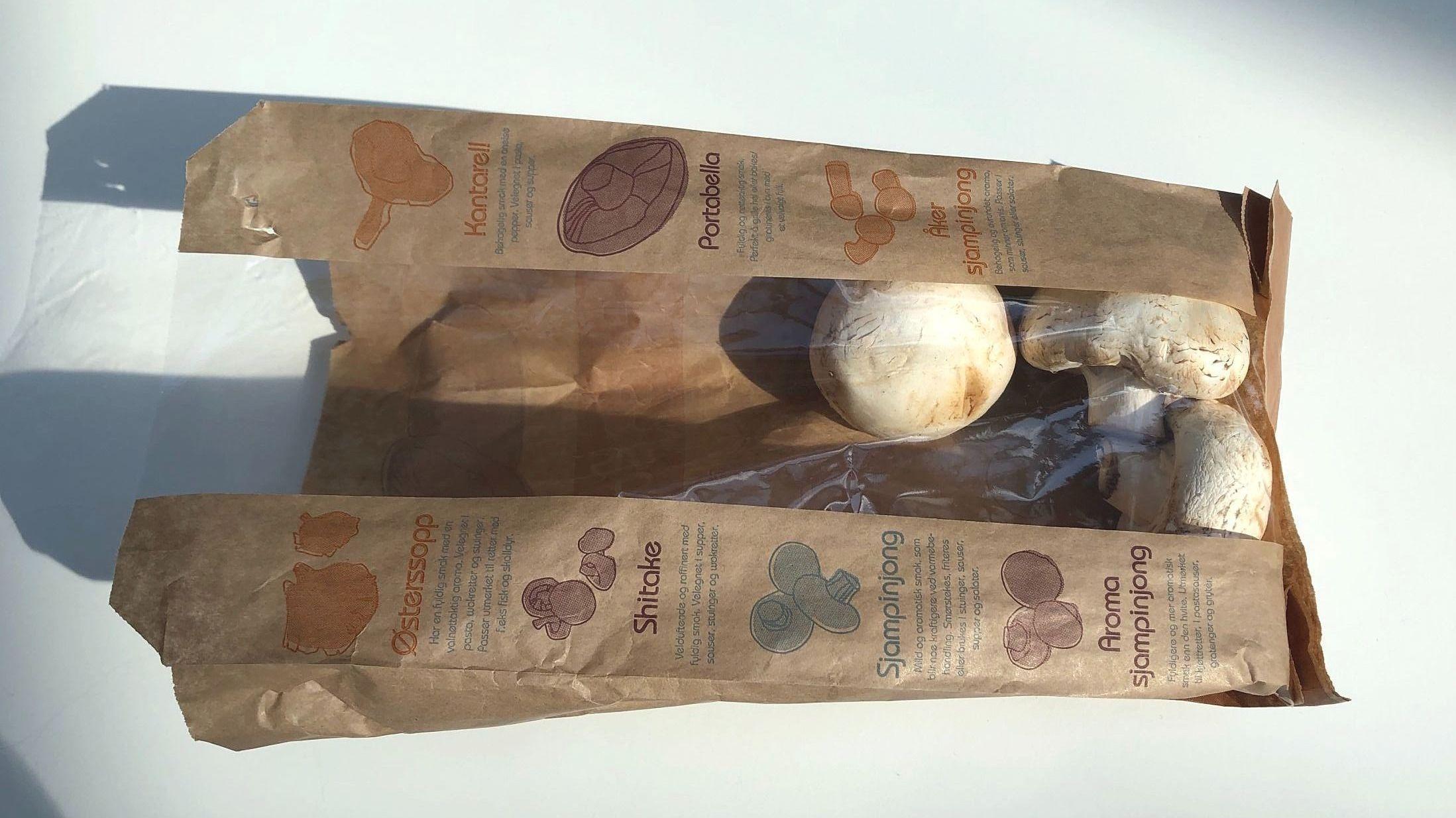 VANSKELIG: De klassiske sopp-posene som selges i de fleste dagligvarekjeder består av både papir og plast. Det gjør dem vanskelige å resirkulere. Foto: Toini Thanem/VG