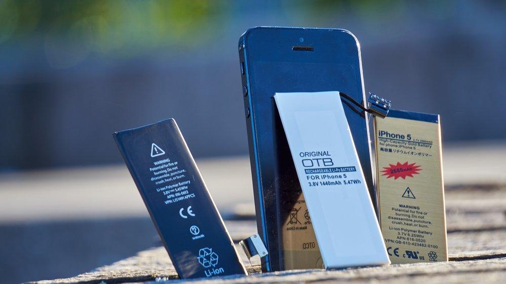 Vi testet tre forskjellige batterier på en iPhone 5 for å se hvilket som ga best levetid. Bilde: Torstein Norum Bugge, Tek.no