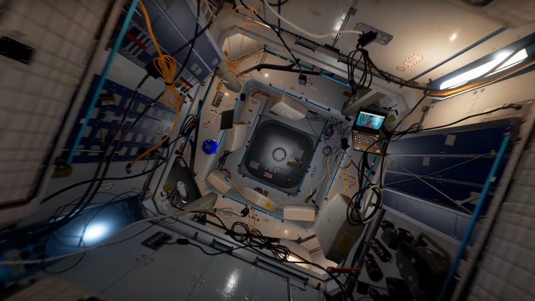 Slik ser det ut når du besøker romstasjonen ISS i VR