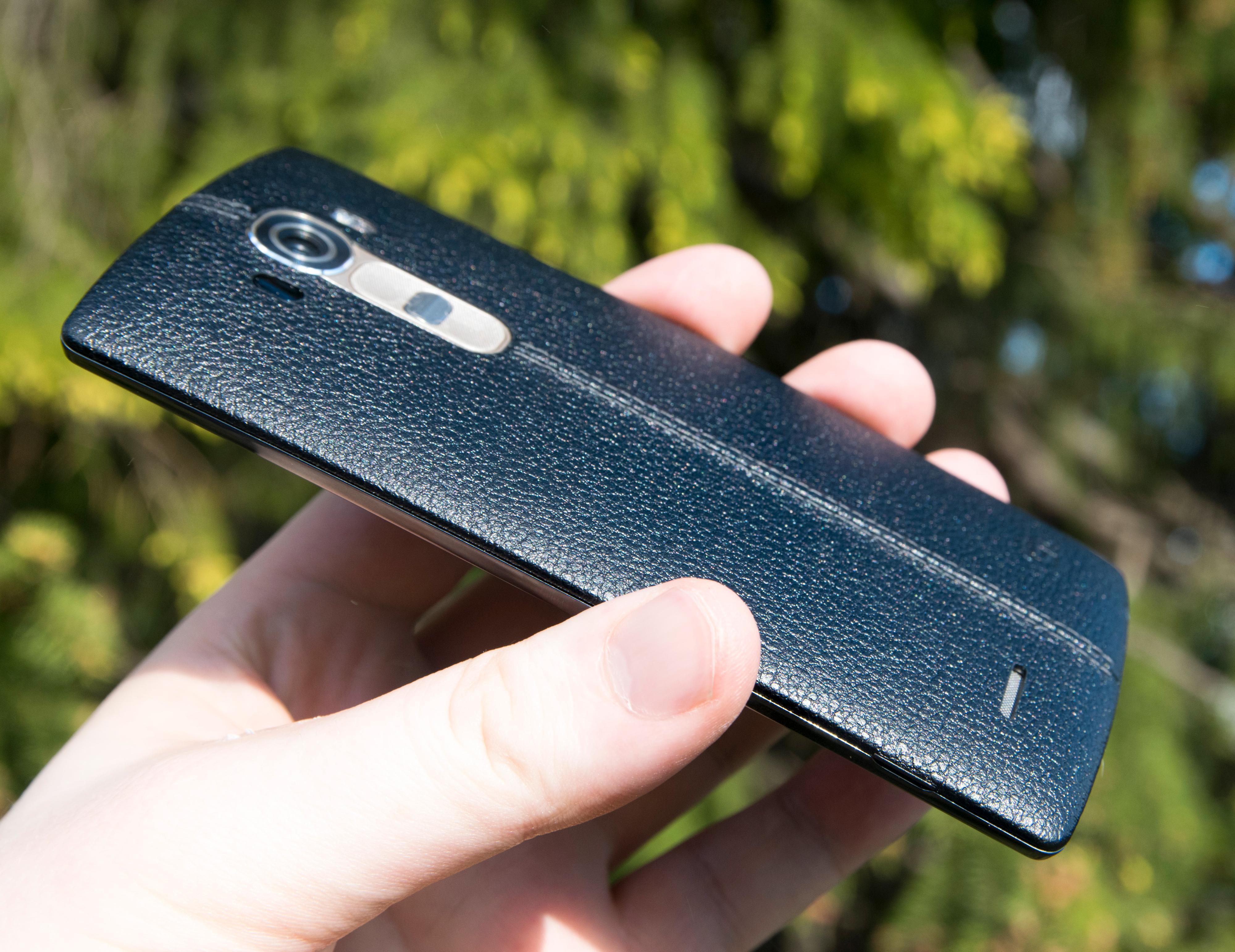 LG G4 med bakdeksel i skinn er både lekker og god å bruke. Som mobilkamera er den muligens best på markedet. Foto: Finn Jarle Kvalheim, Tek.no