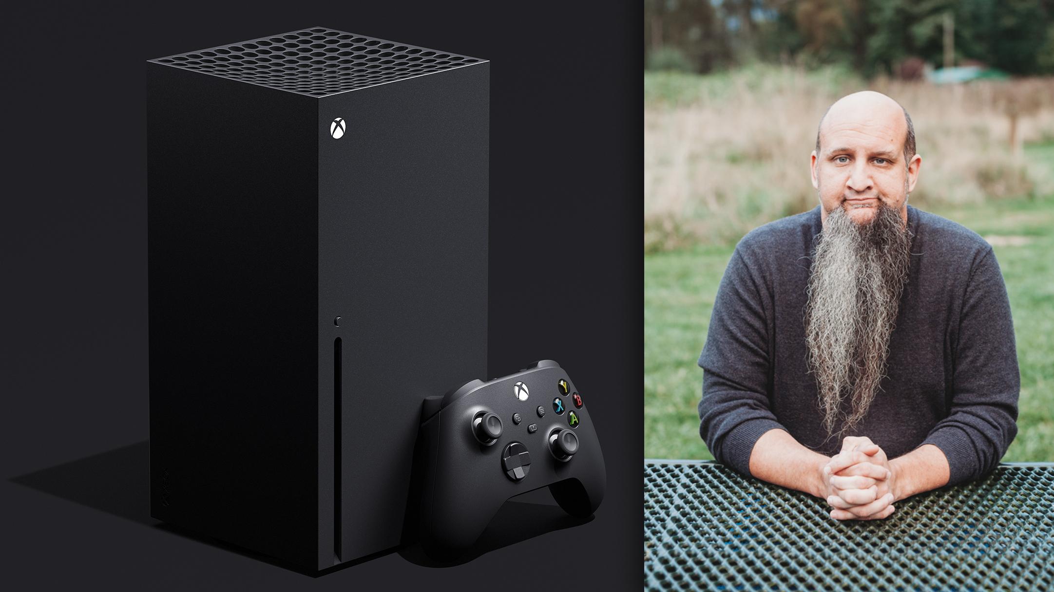 Jason Ronald og den kommende Xbox Series X, som vist frem tidligere i år.