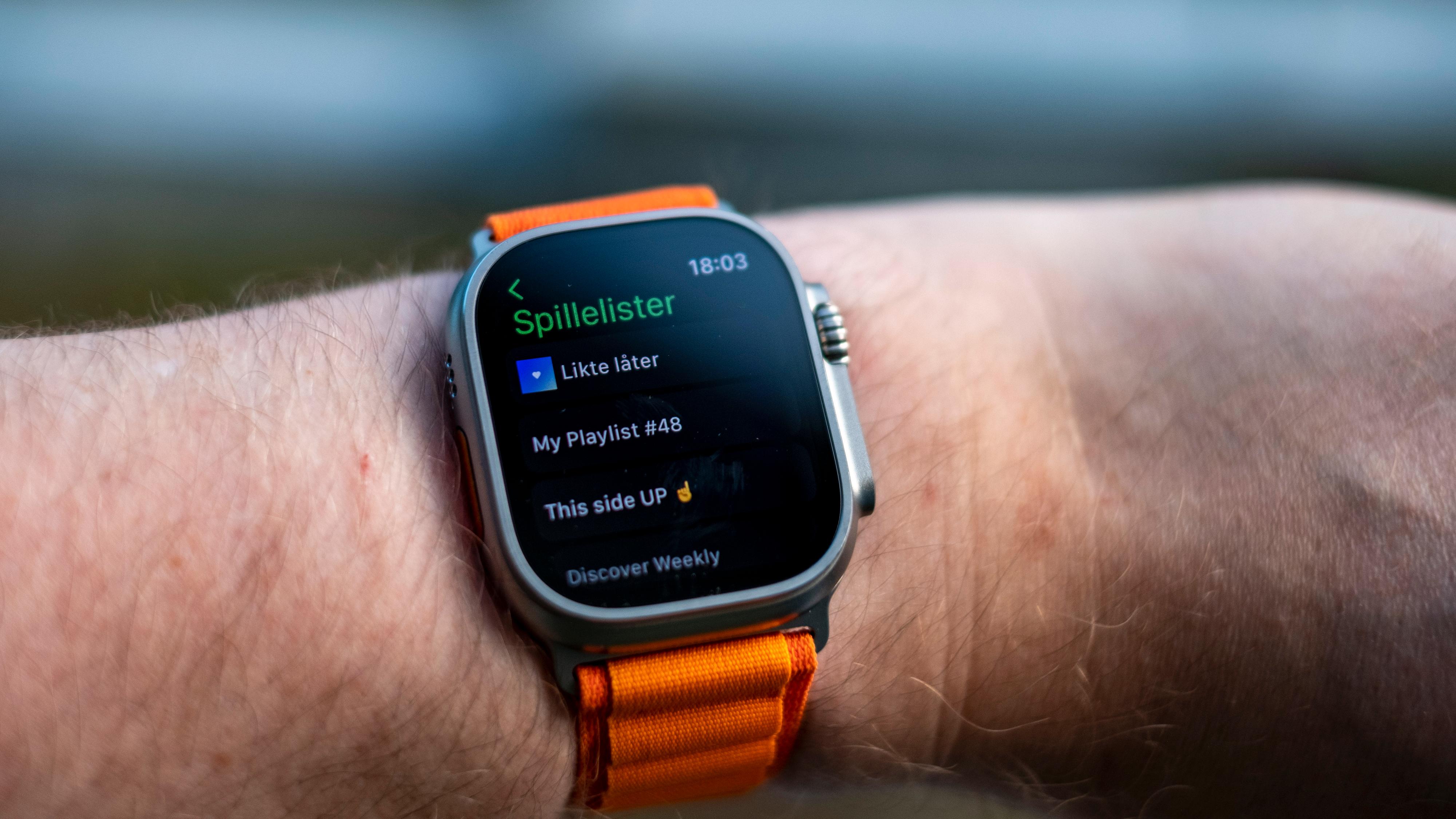 For all sin sportslighet er Apple Watch Ultra fortsatt en fullstendig «smart» klokke, med appstøtte for alt fra Tesla-apper til Spotify og alt mellom.