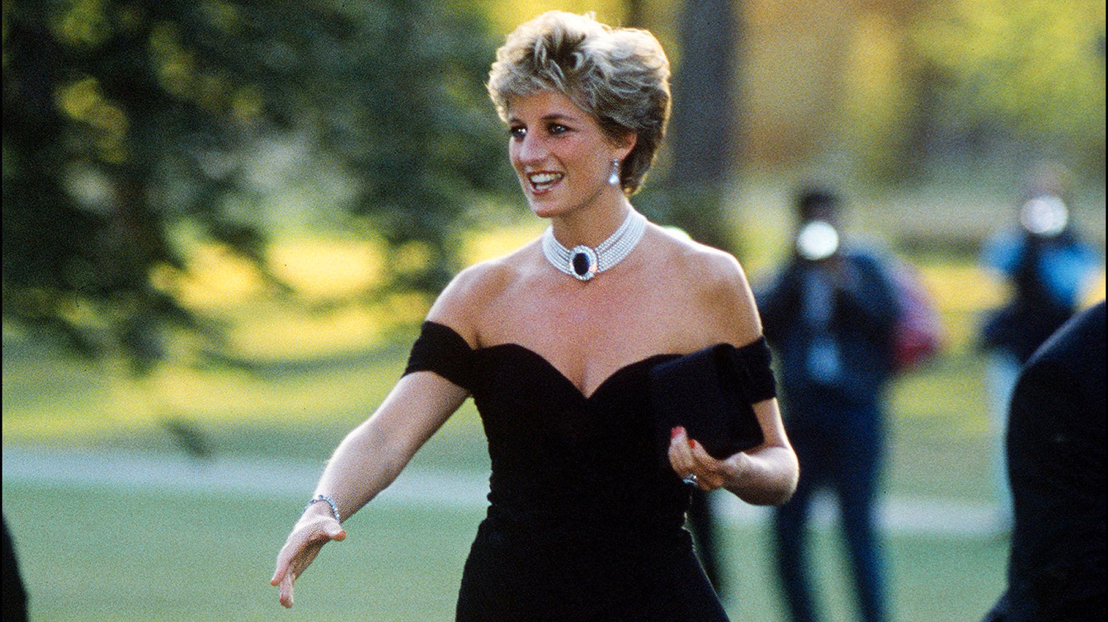 THE QUEEN OF HEARTS: Lady Diana rakk å bli en stilikon tross sine 36 år. Her iført en klassisk kjole fra Christina Stambolian. Foto: Getty Images
