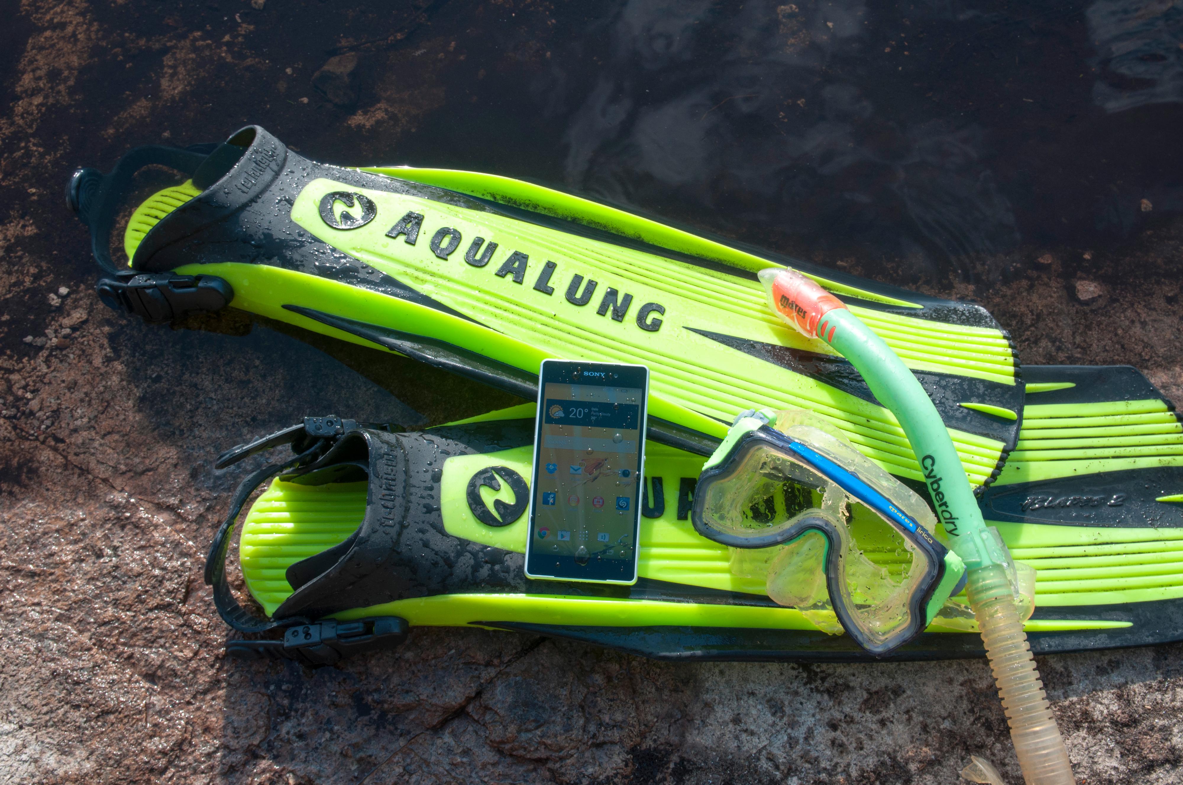 Du bør kanskje ikke ta med deg Xperia Z2 på dykkertur, men den tåler fint en dukkert.Foto: Finn Jarle Kvalheim, Amobil.no