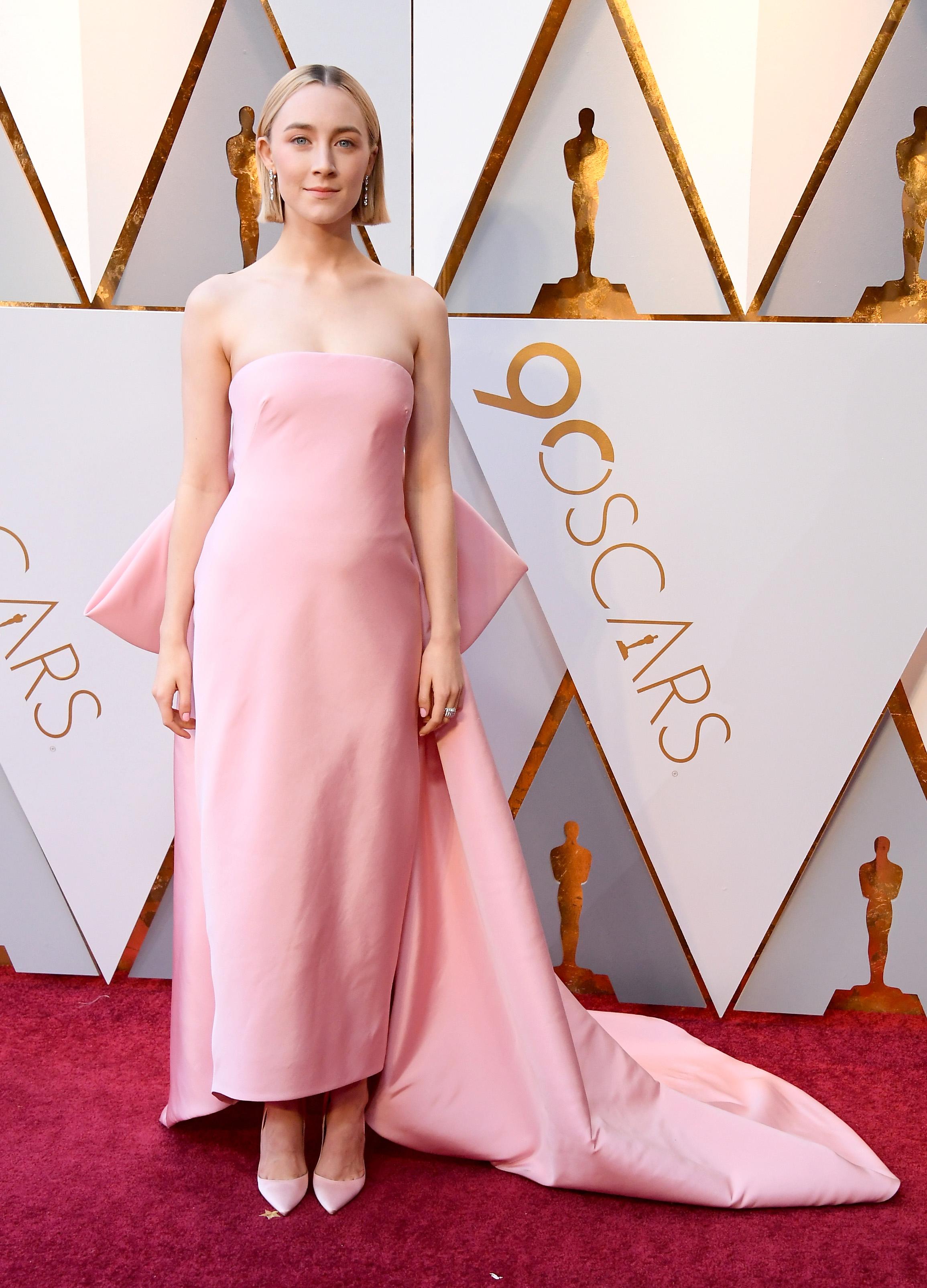 MOTEYNDLING: Saoirse Ronan har raskt blitt en av bransjens mest ettertraktede skuespillere, men hun er også en favoritt blant verdens største designere. Her i Calvin Klein under Oscar-utdelingen i 2018.