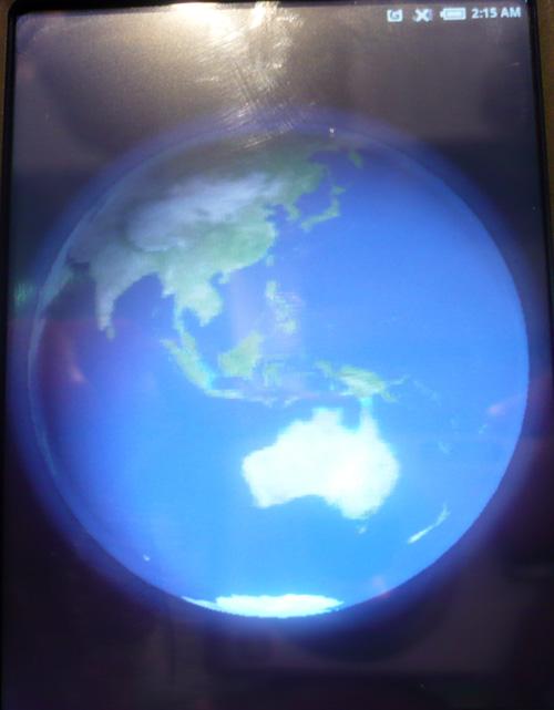 Ingeniører har fått opp en helt animert jordklode som viser hvor det er lyst og mørkt på kloden.