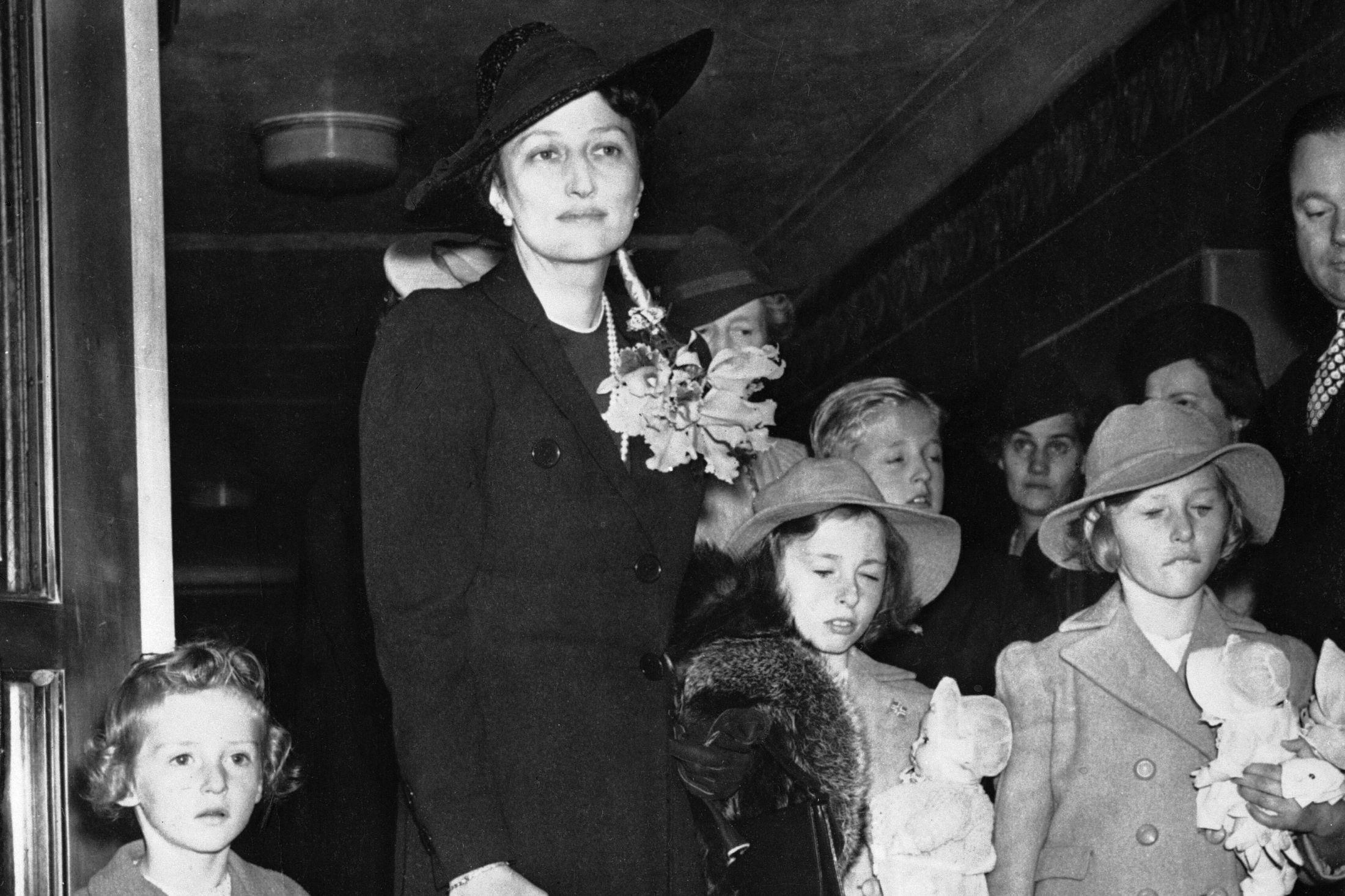 USA: I August 1940 ankom kronprinsesse Märtha og barna USA. F.v.: Prins Harald, kronprinsesse Märtha, prinsesse Ragnhild, prinsesse Astrid. Foto: NTB Arkiv