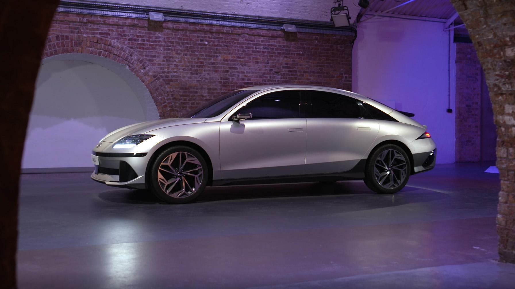 Ioniq 6 er Hyundais forsøk på en sedan som skal konkurrere med Tesla Model 3 og Polestar 2, for å nevne noen. Nå er designet avduket. 