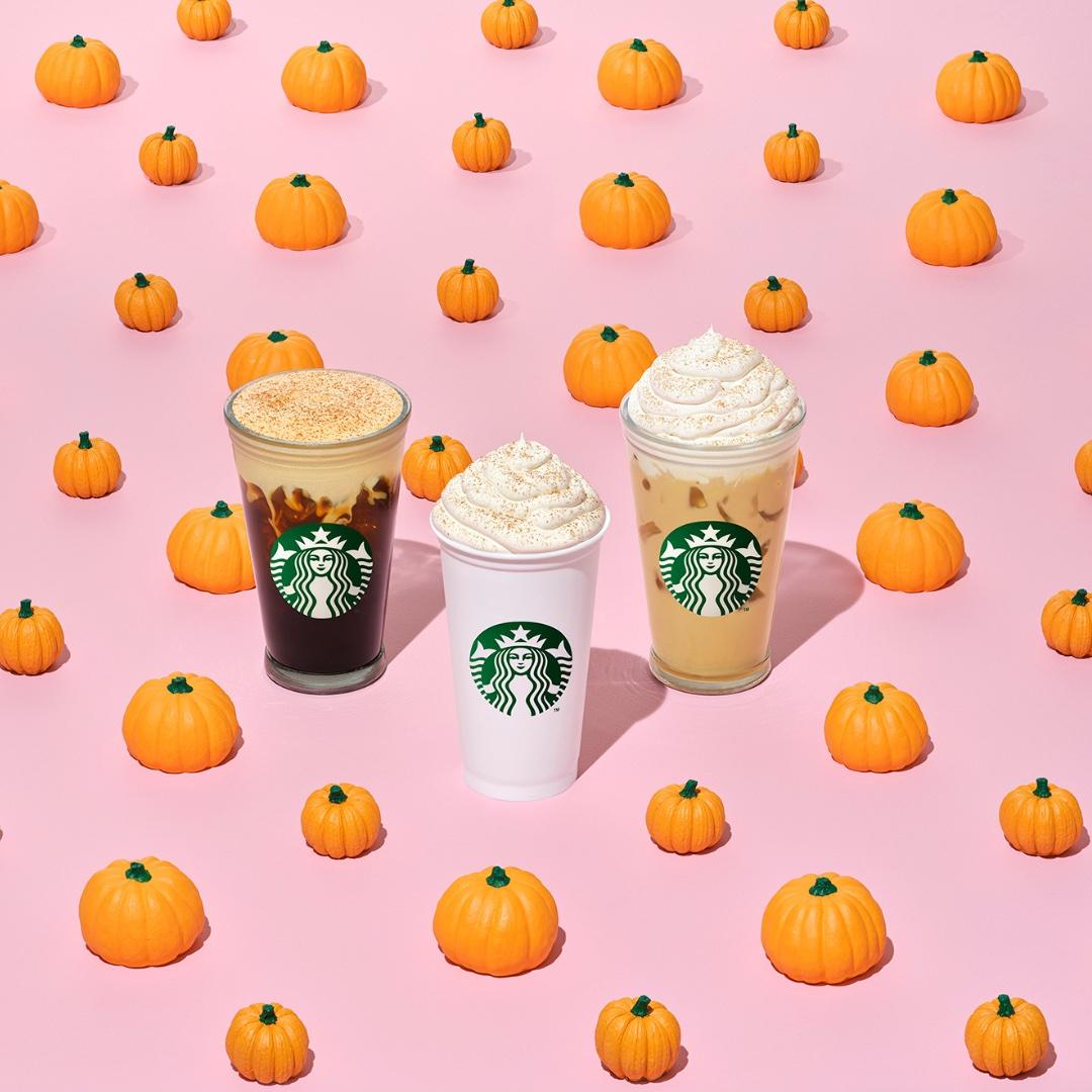 Starbucks utvider stadig sitt «pumpkin spice»-repertoar. – Grunnleggeren av drikken, Peter Dukes, anses som å være «The father of Pumpkin Spice Latte». 