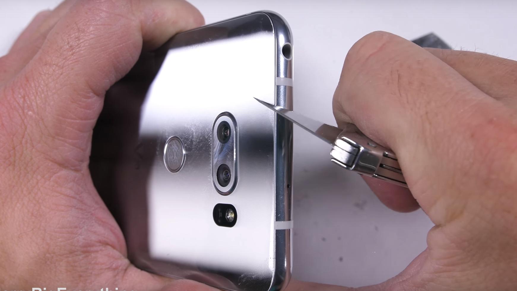 Vi kalte den en av de beste mobilene noensinne – så mye tåler LG V30