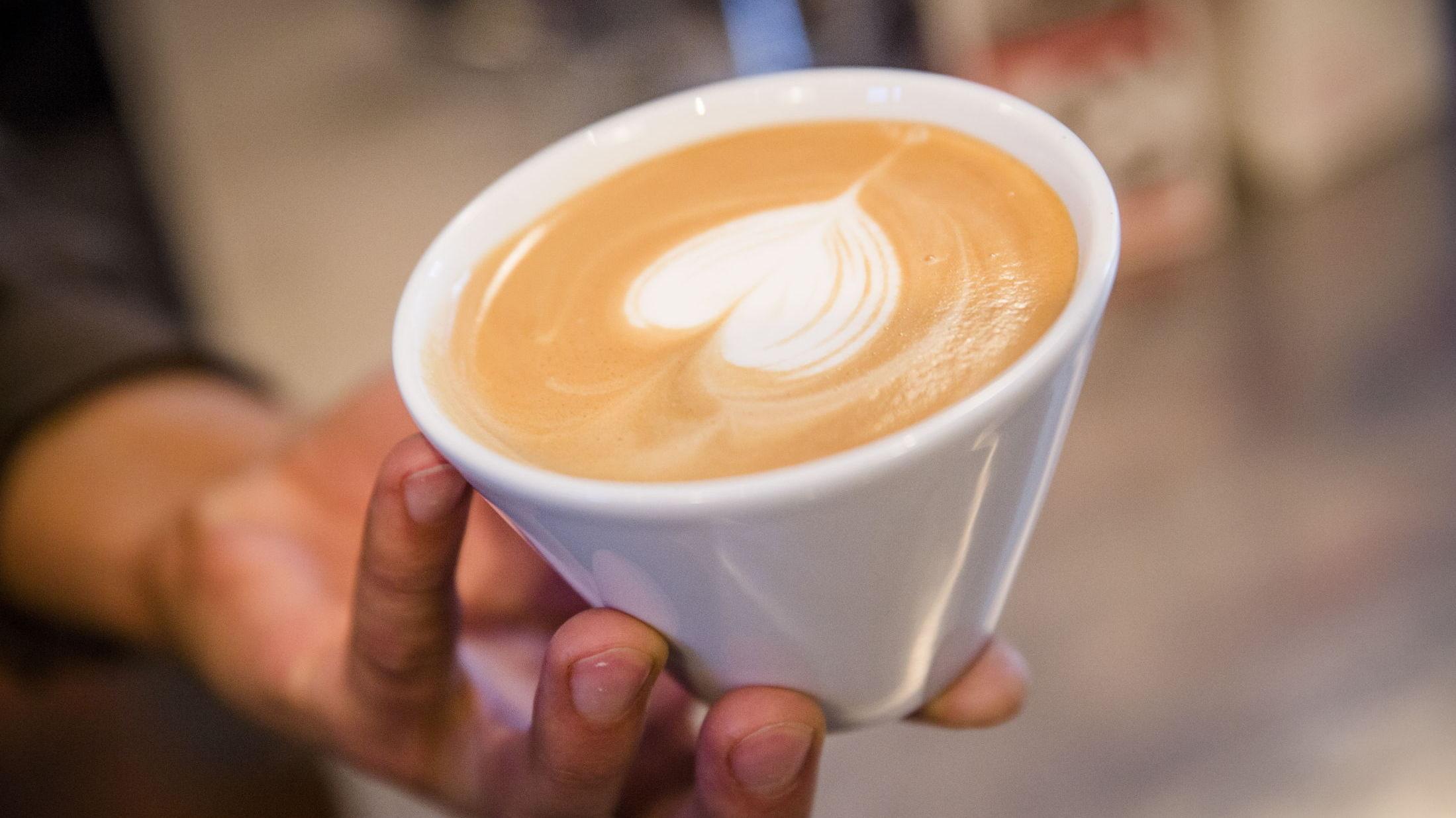 GOD BLANDING: En latte består av kaffe og melk, der begge ingrediensene må tilberedes rett for å få god smak og resultat. Foto: Annemor Larsen/VG